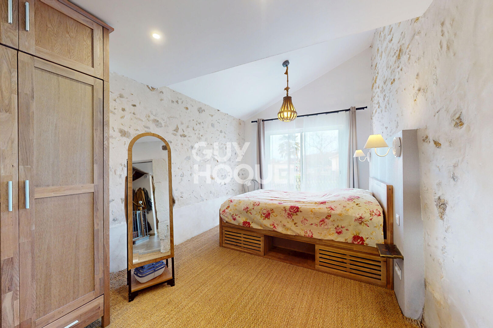 Maison de maître en pierres apparentes 139 m² avec dépendance