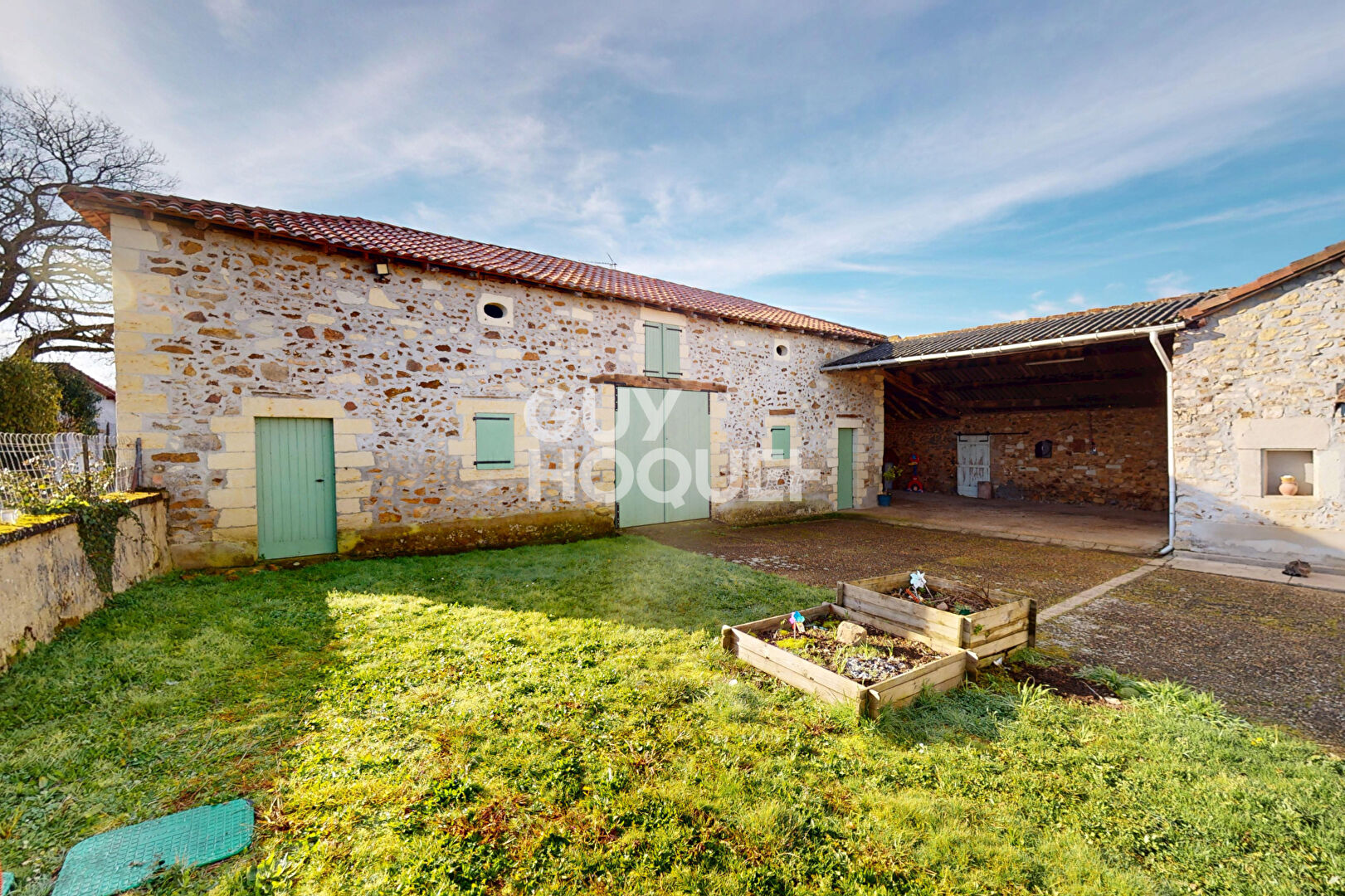 Maison de maître en pierres apparentes 139 m² avec dépendance