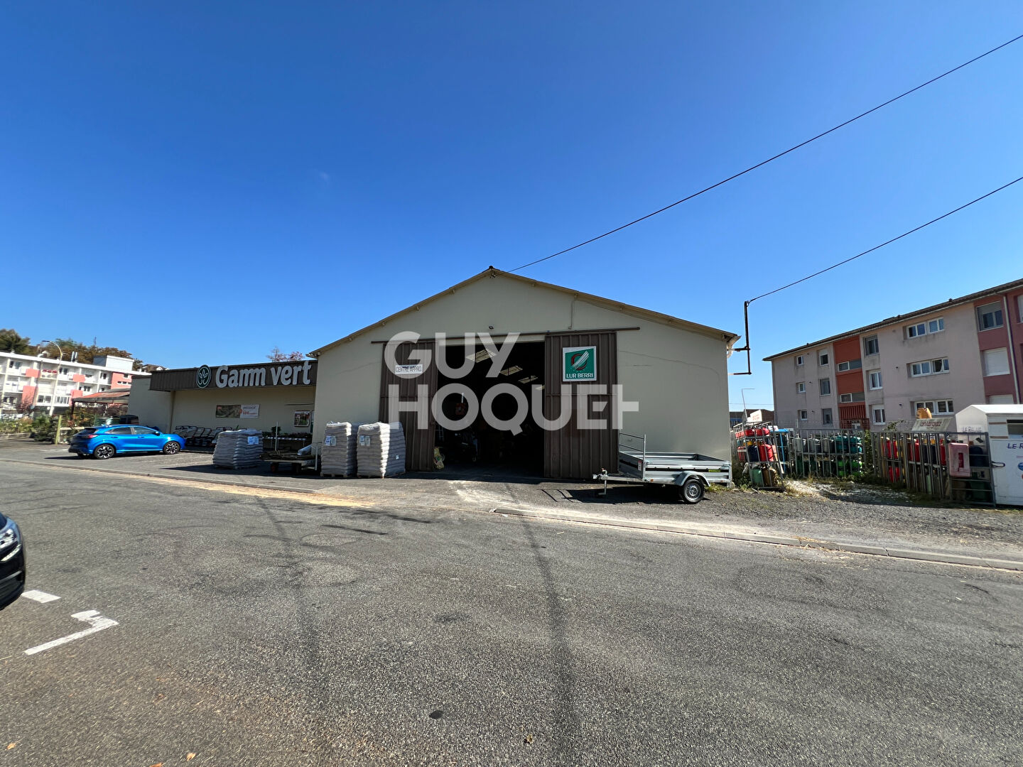 Local commercial à vendre à ARTIX - Référence 30379