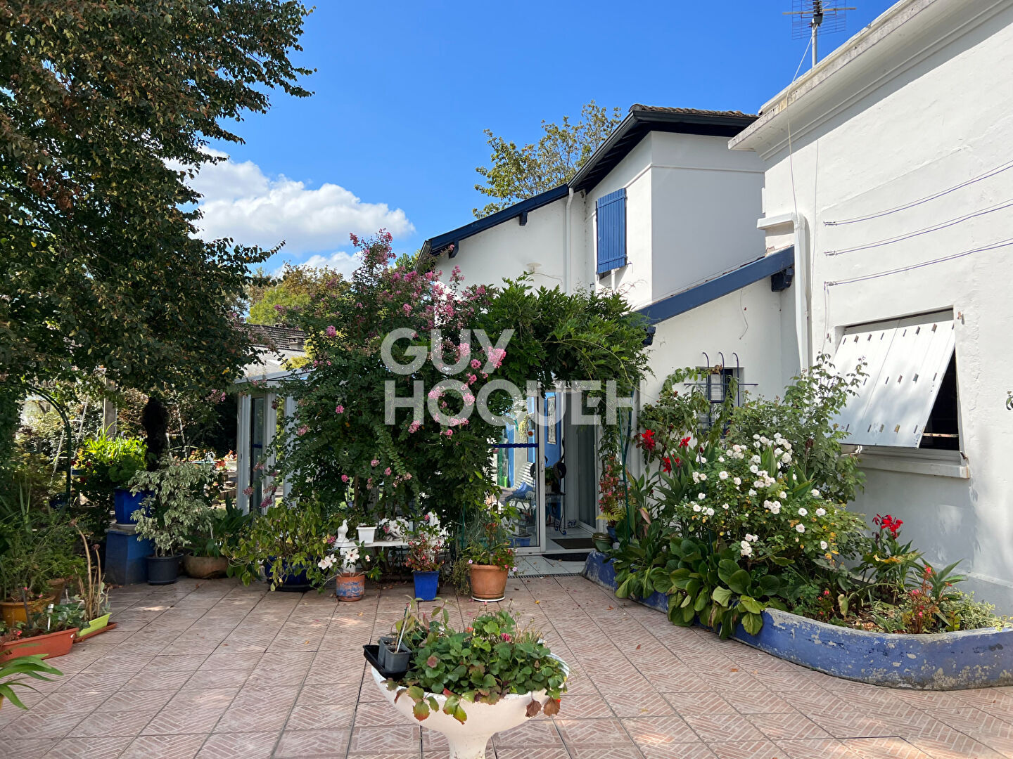 Maison d'Artix : Un Havre de Paix à Vendre