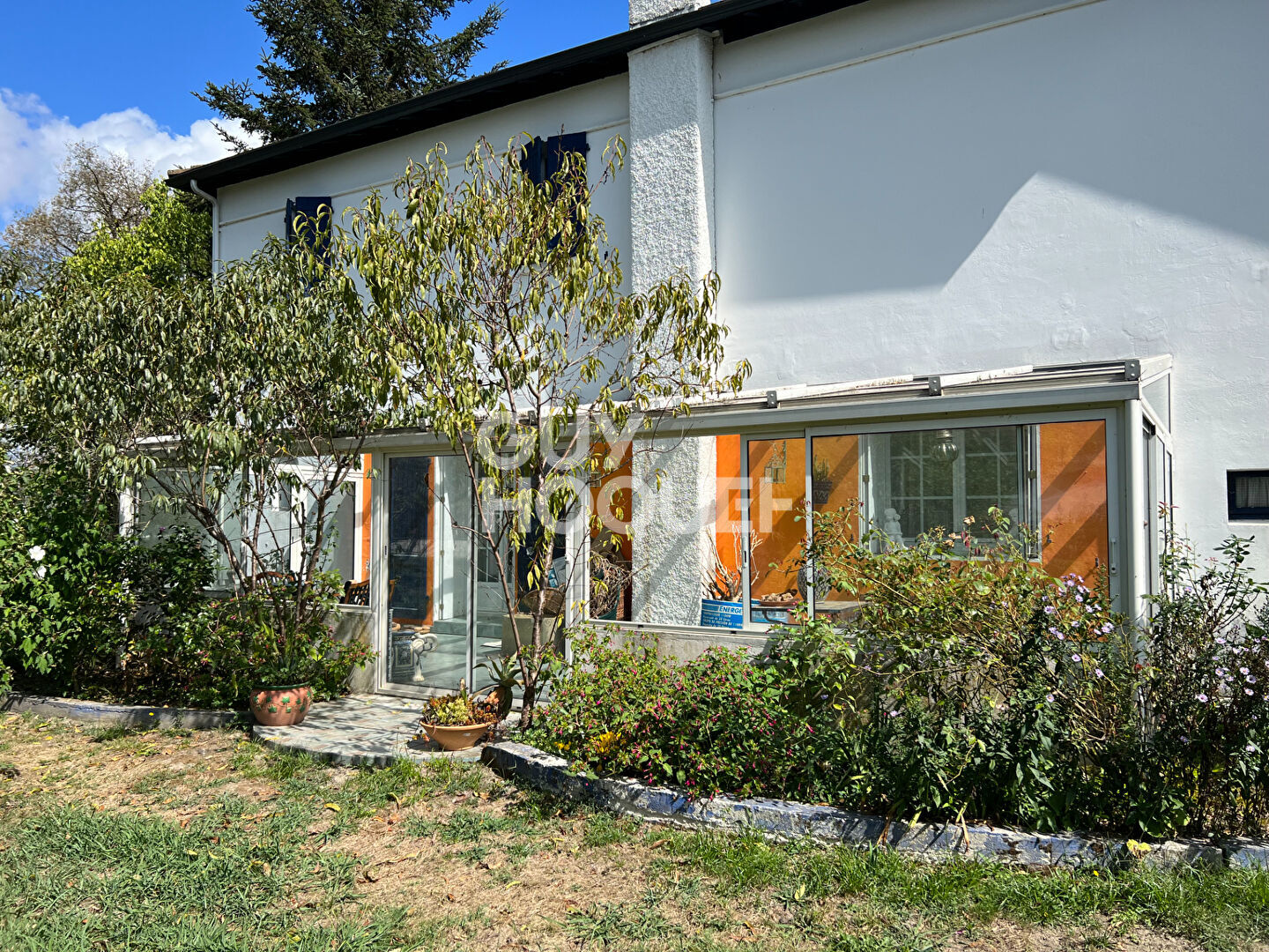 Maison d'Artix : Un Havre de Paix à Vendre