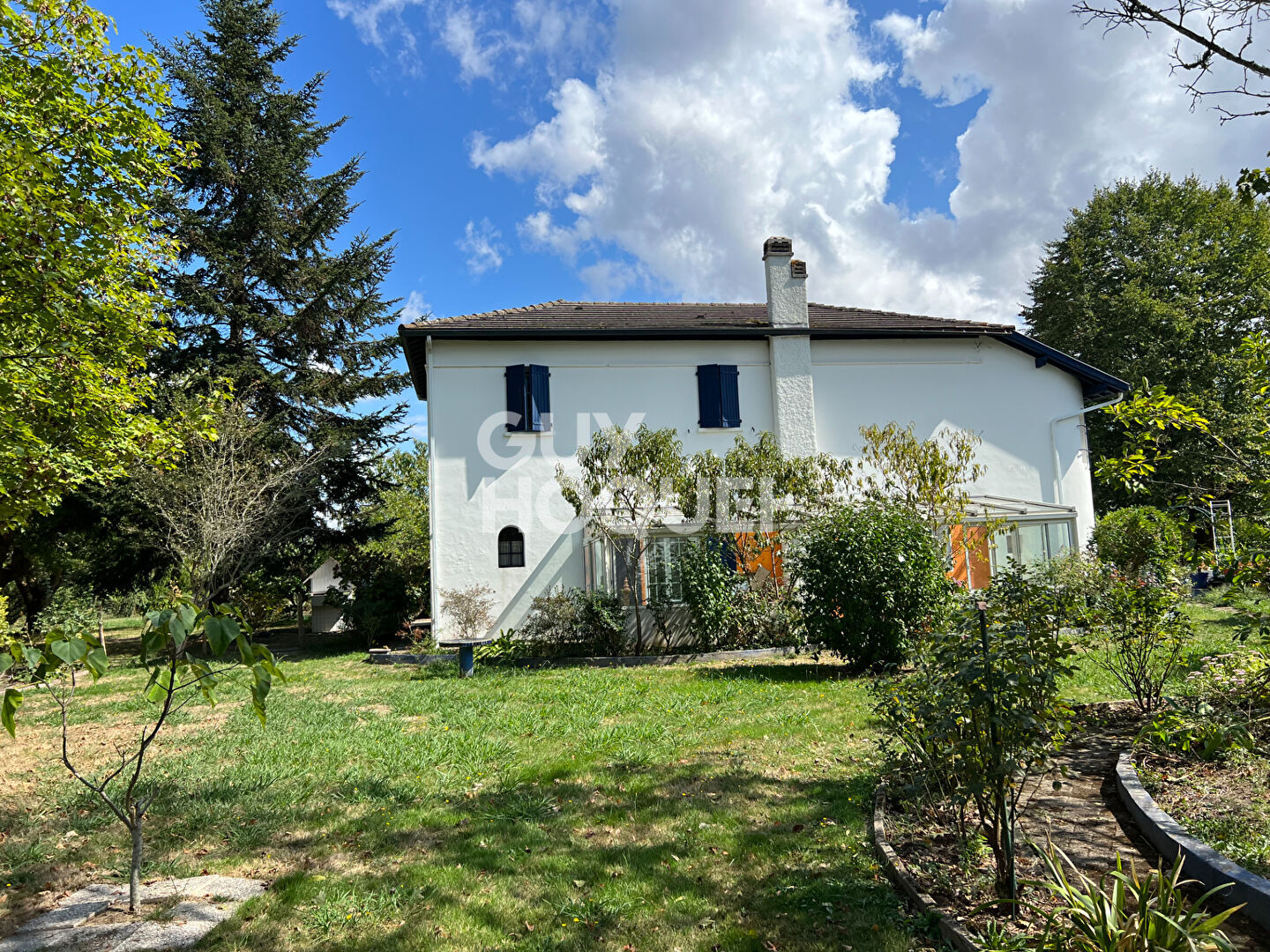 Maison d'Artix : Un Havre de Paix à Vendre