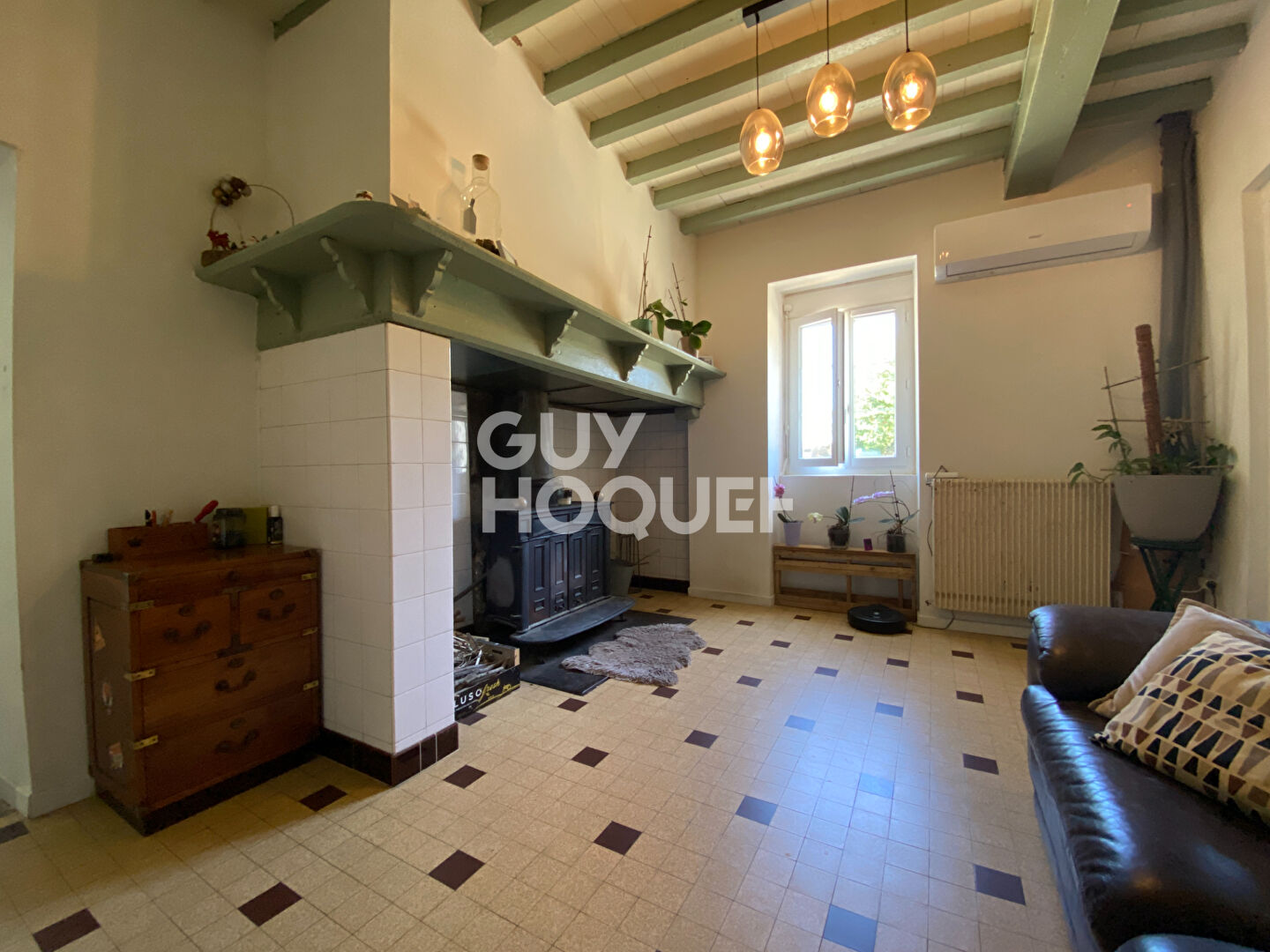 Maison de caractère avec grande dépendance sur 1 hectare de terrain.