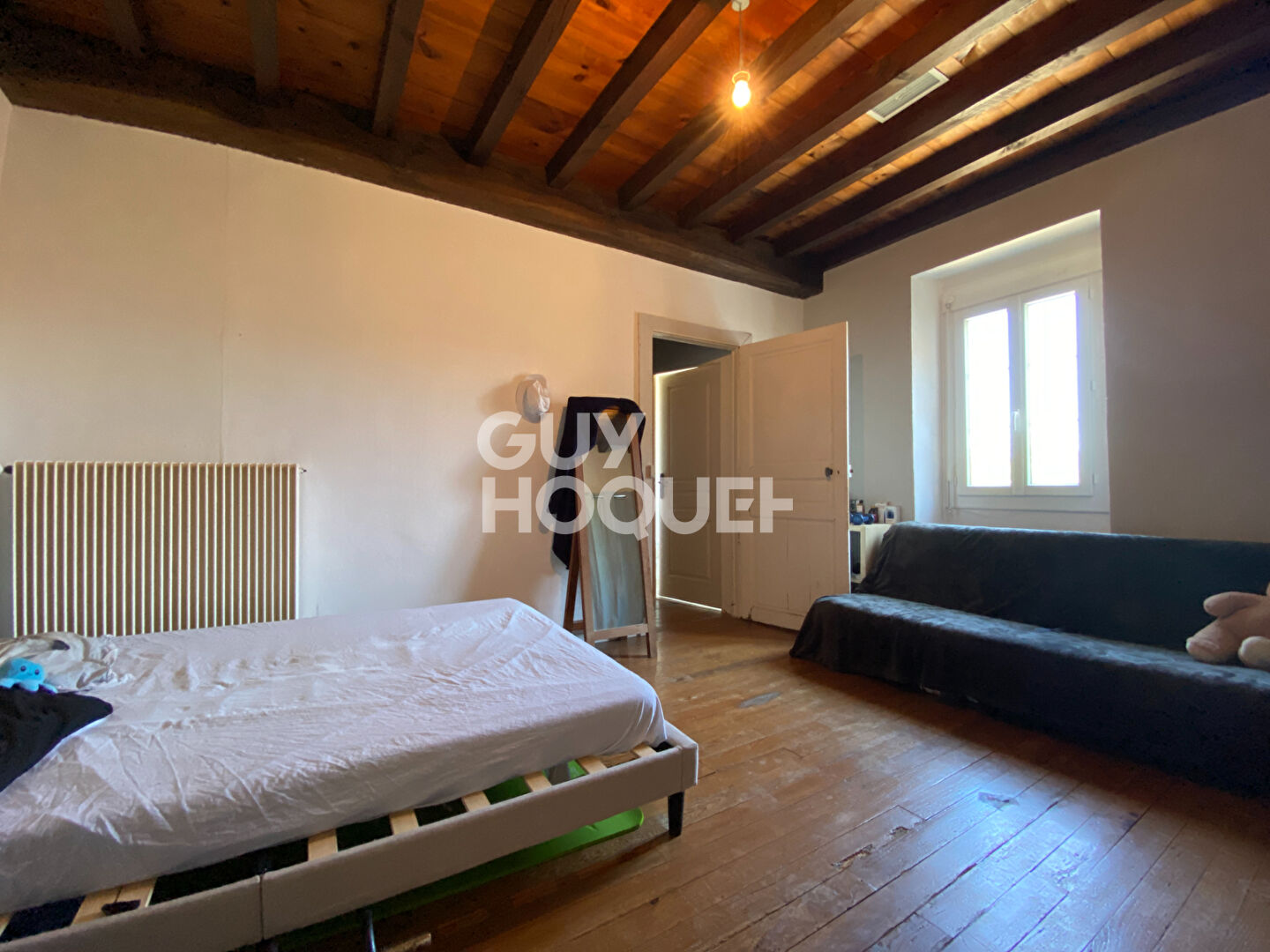 Maison de caractère avec grande dépendance sur 1 hectare de terrain.