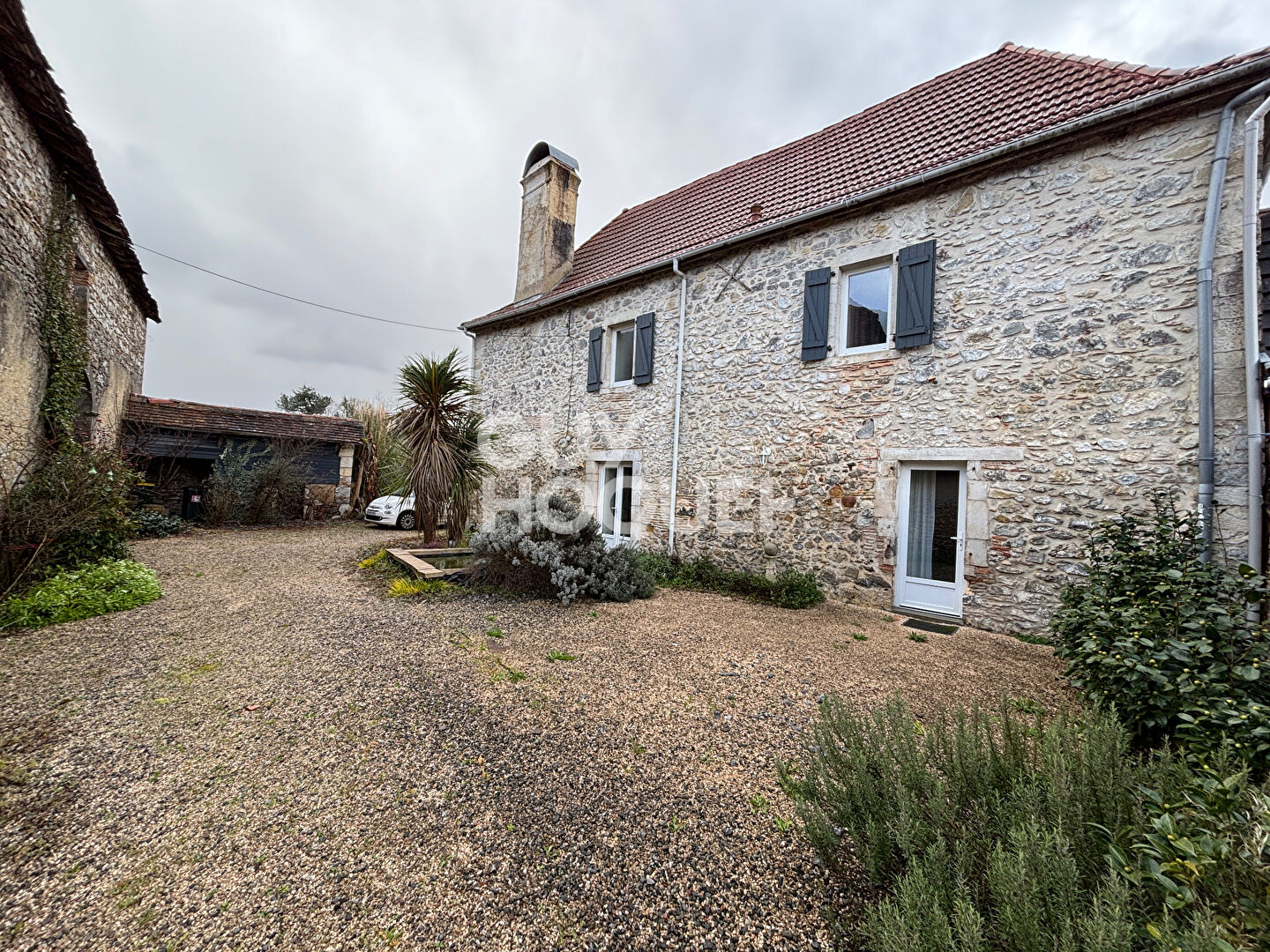 Maison proche ORTHEZ avec dépendance et jardin