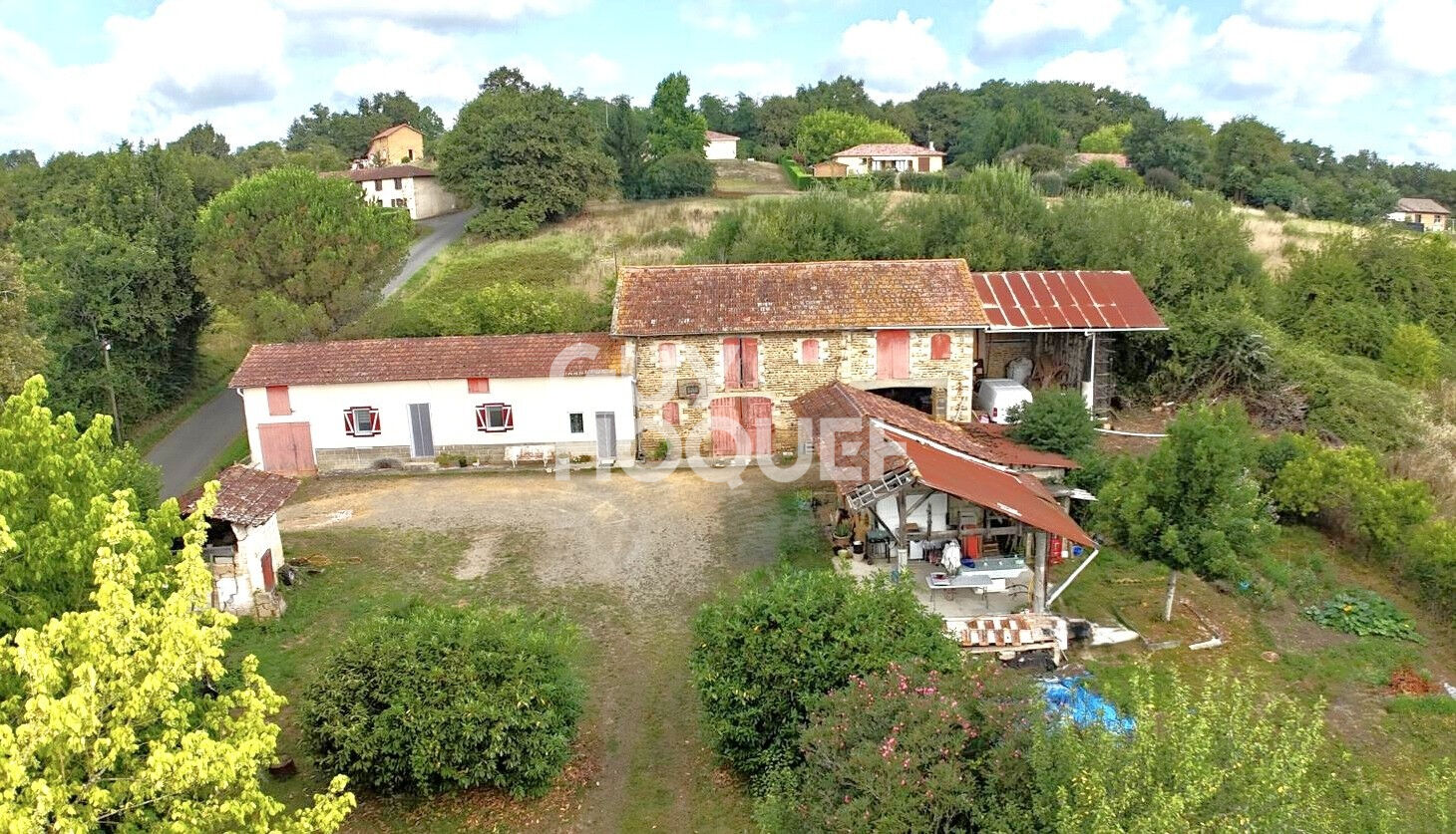 A VENDRE : Authentique corps de ferme avec dépendances et terrain de 4,9 ha