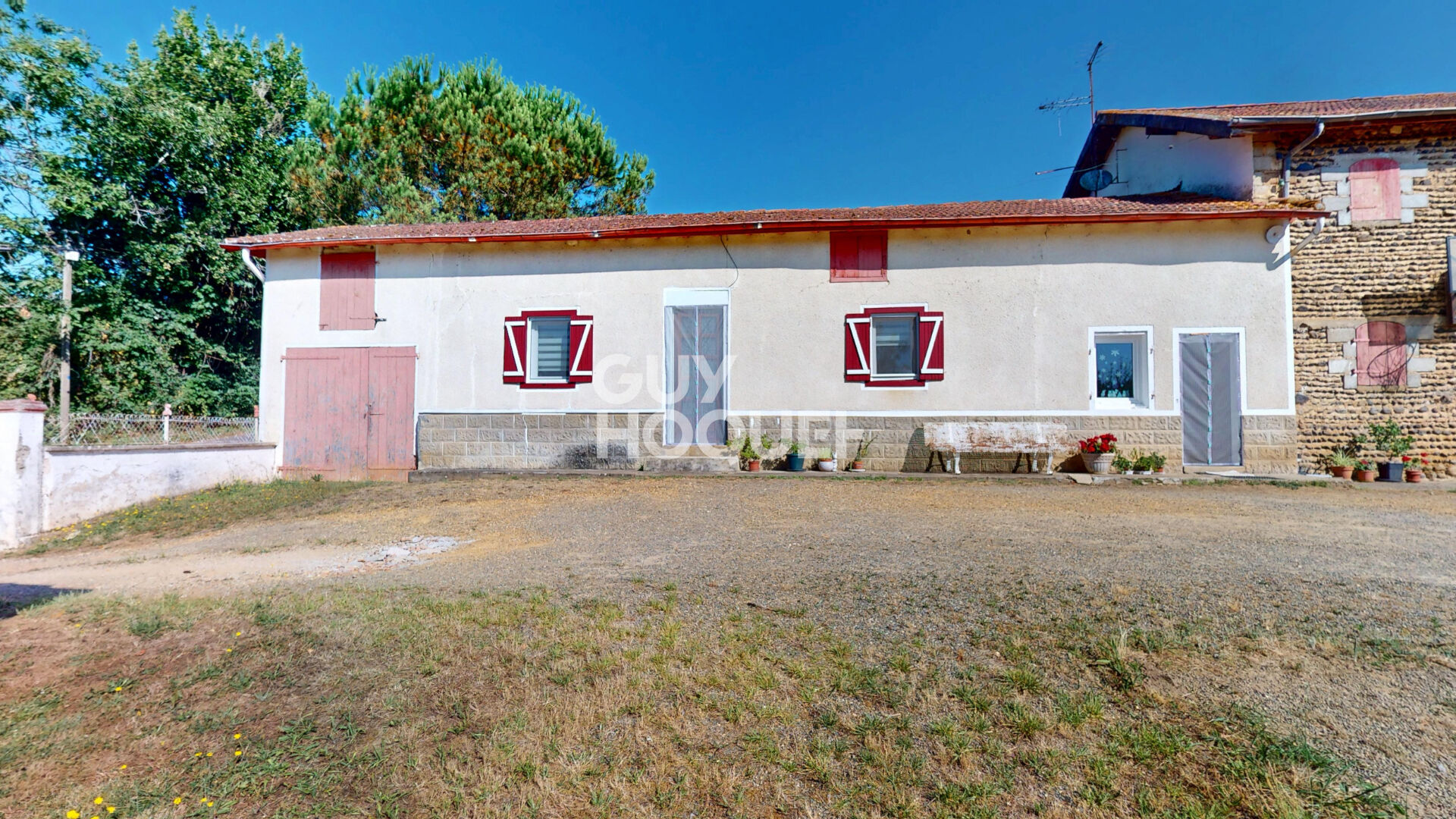 A VENDRE : Authentique corps de ferme avec dépendances et terrain de 4,9 ha