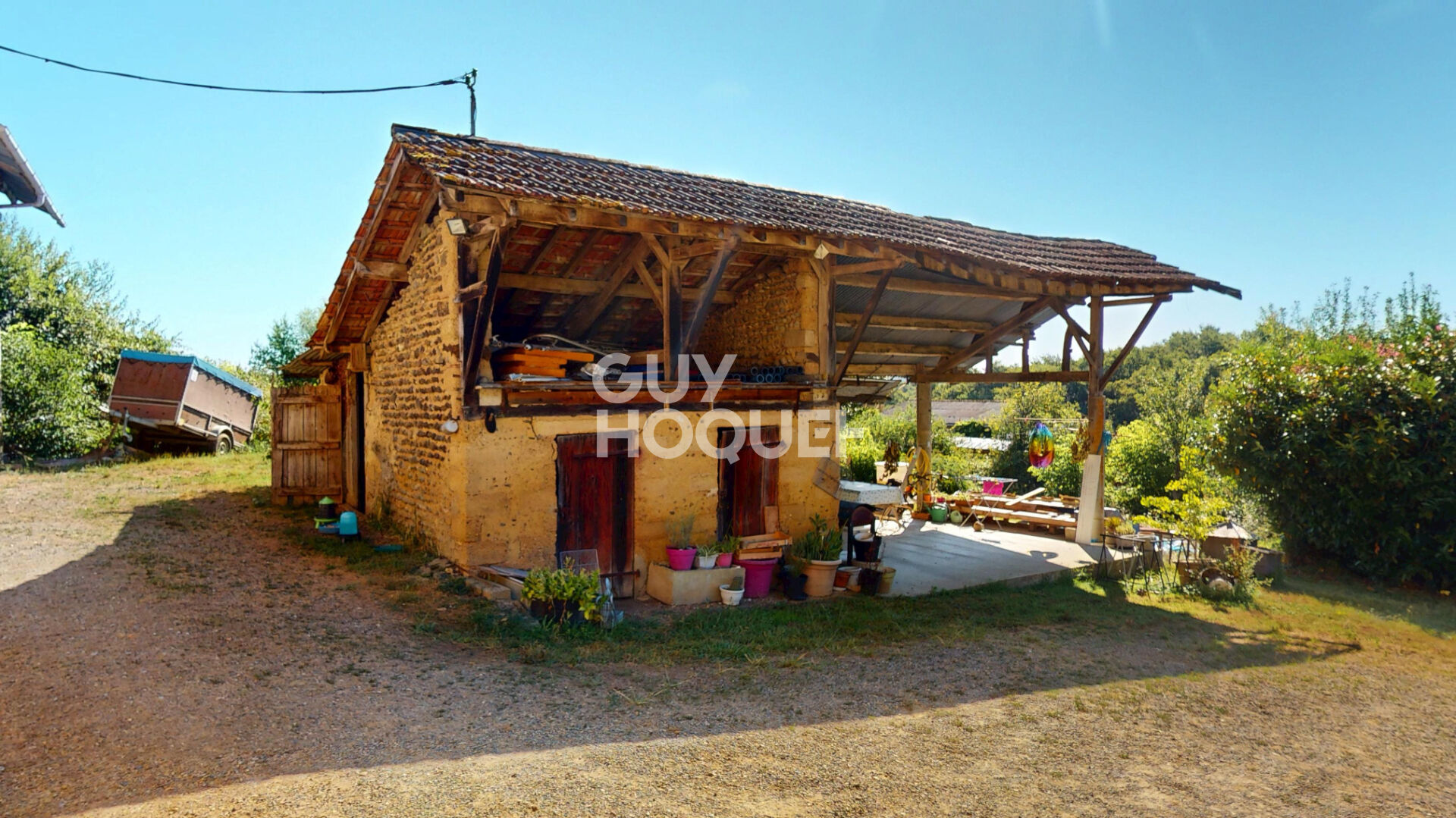 A VENDRE : Authentique corps de ferme avec dépendances et terrain de 4,9 ha
