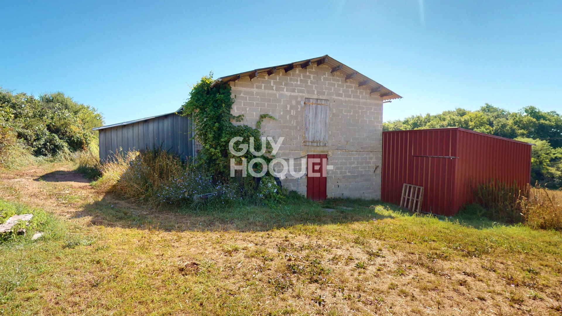 A VENDRE : Authentique corps de ferme avec dépendances et terrain de 4,9 ha