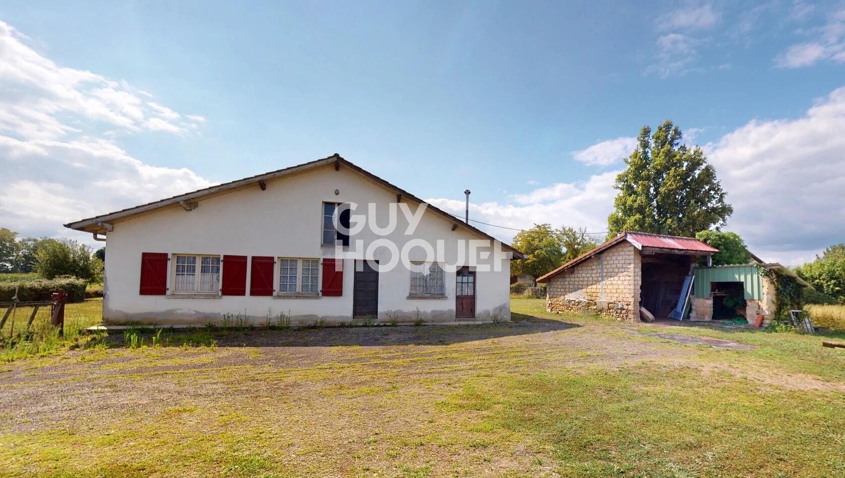 A VENDRE :  Maison de plain-pied à rénover 98 m² avec dépendances