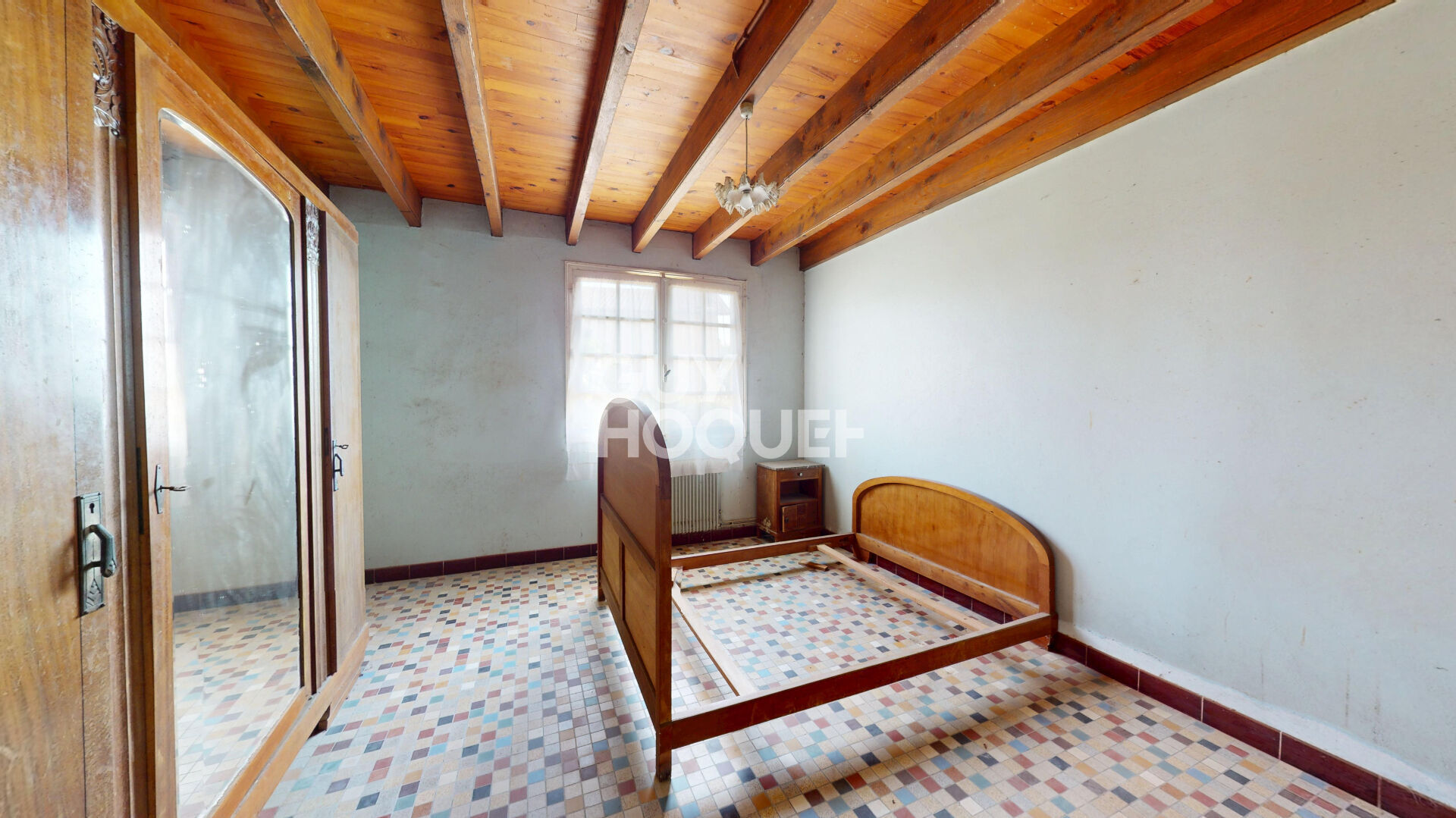 A VENDRE :  Maison de plain-pied à rénover 98 m² avec dépendances