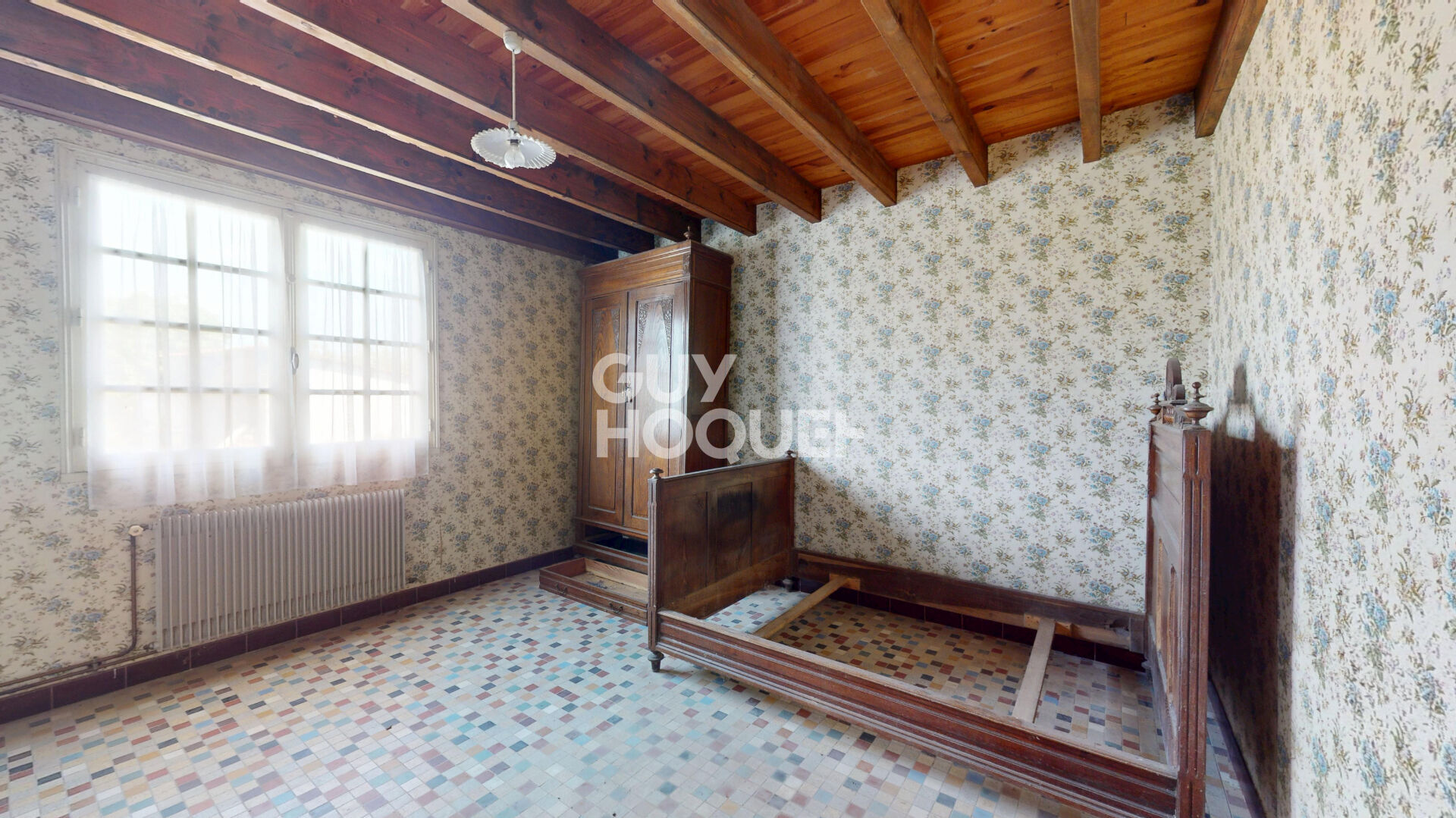 A VENDRE :  Maison de plain-pied à rénover 98 m² avec dépendances