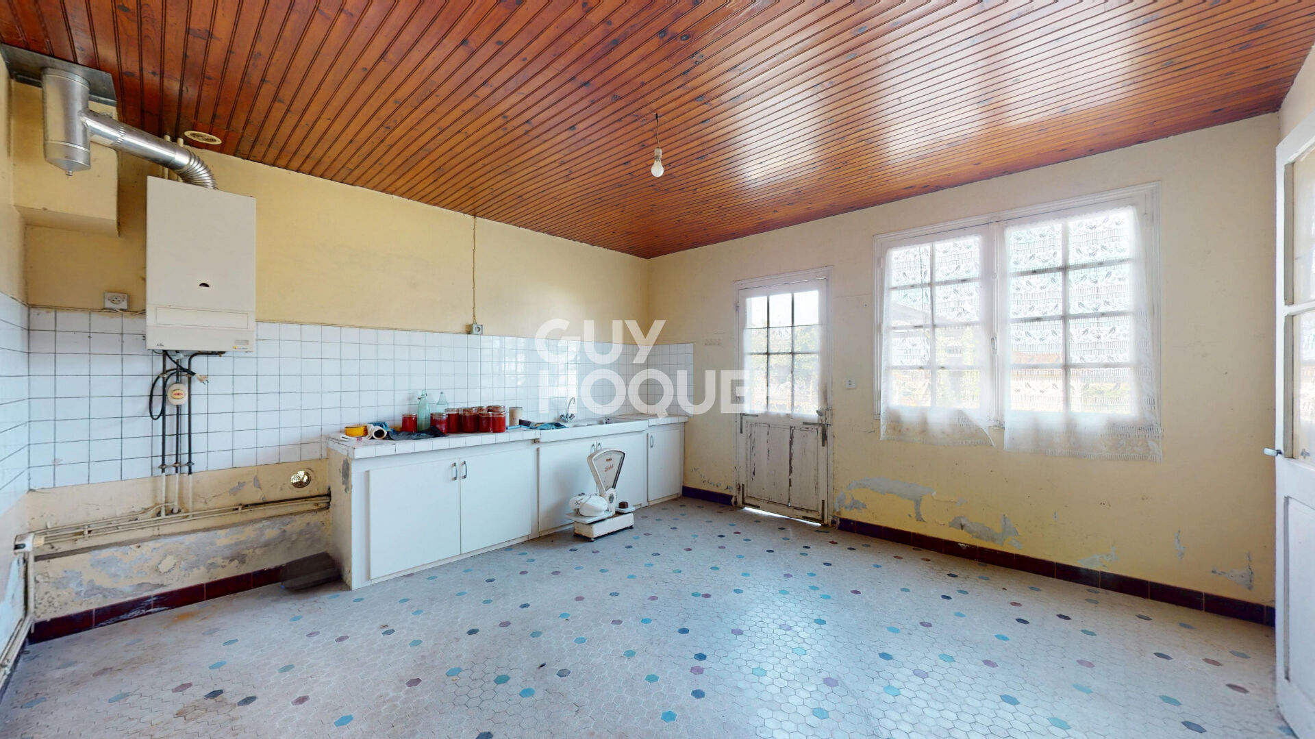 A VENDRE :  Maison de plain-pied à rénover 98 m² avec dépendances