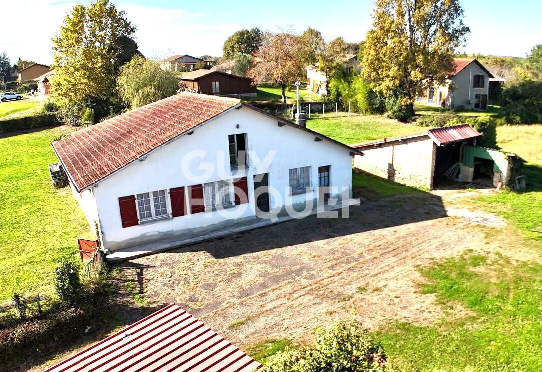 A VENDRE :  Maison de plain-pied à rénover 98 m² avec dépendances