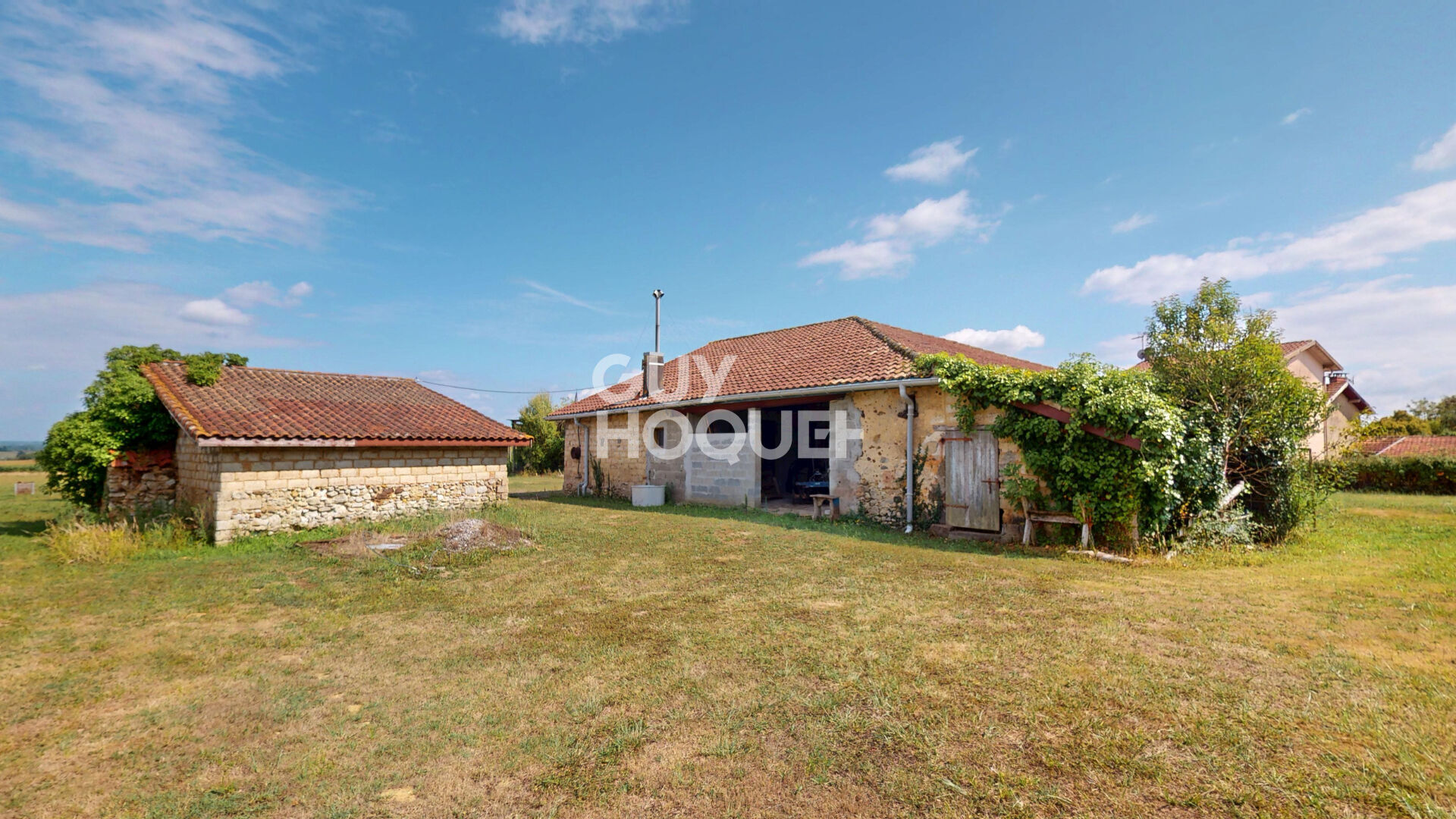 A VENDRE :  Maison de plain-pied à rénover 98 m² avec dépendances