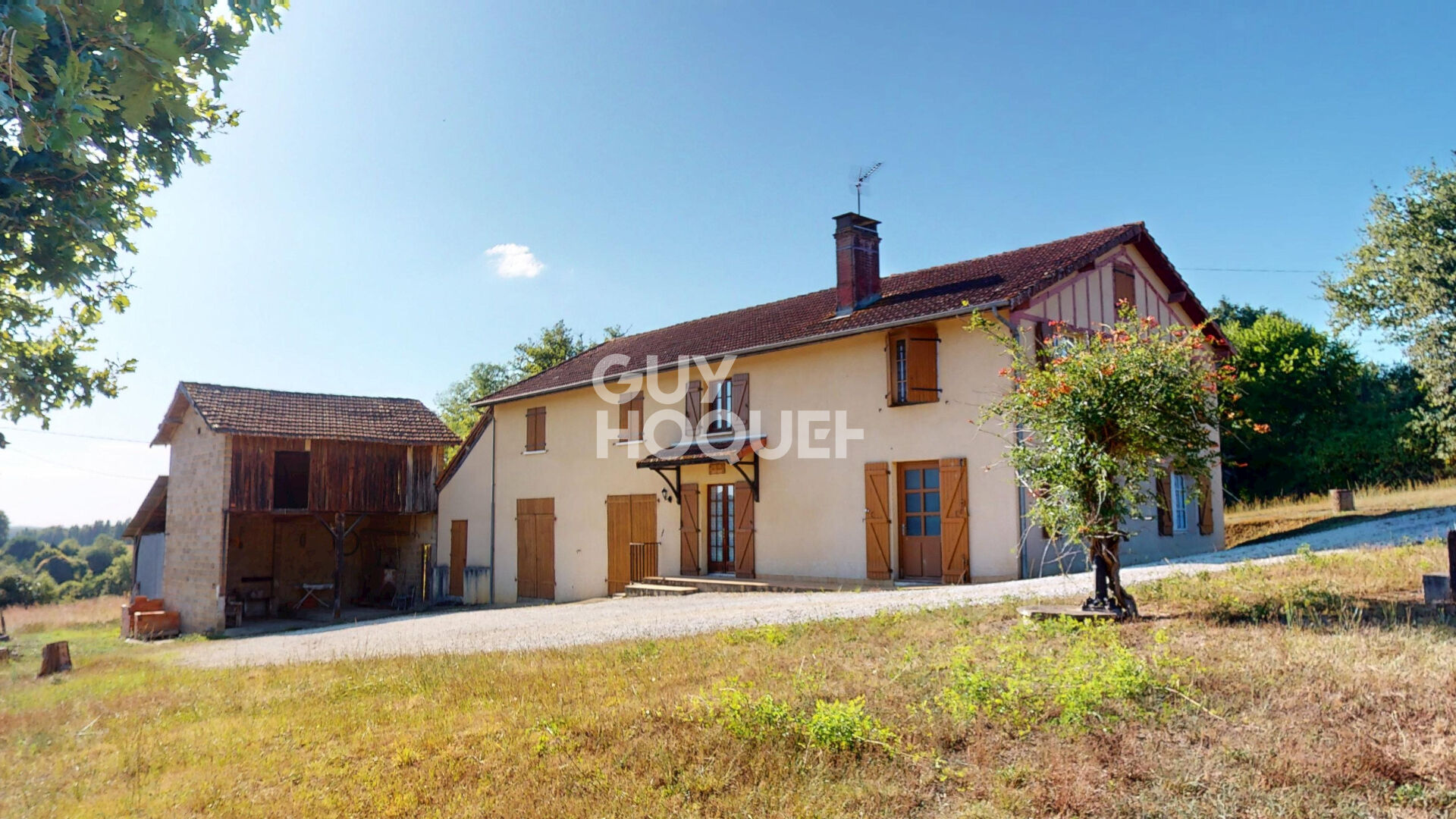 À Vendre ? Authentique corps de ferme à rénover avec vue dominante et 1,4 ha de terrain
