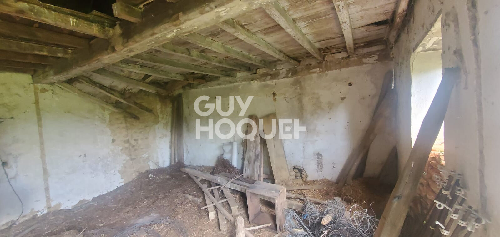 Maison à Rénover - Vue Pyrénées + 1,7 ha de Terrain !