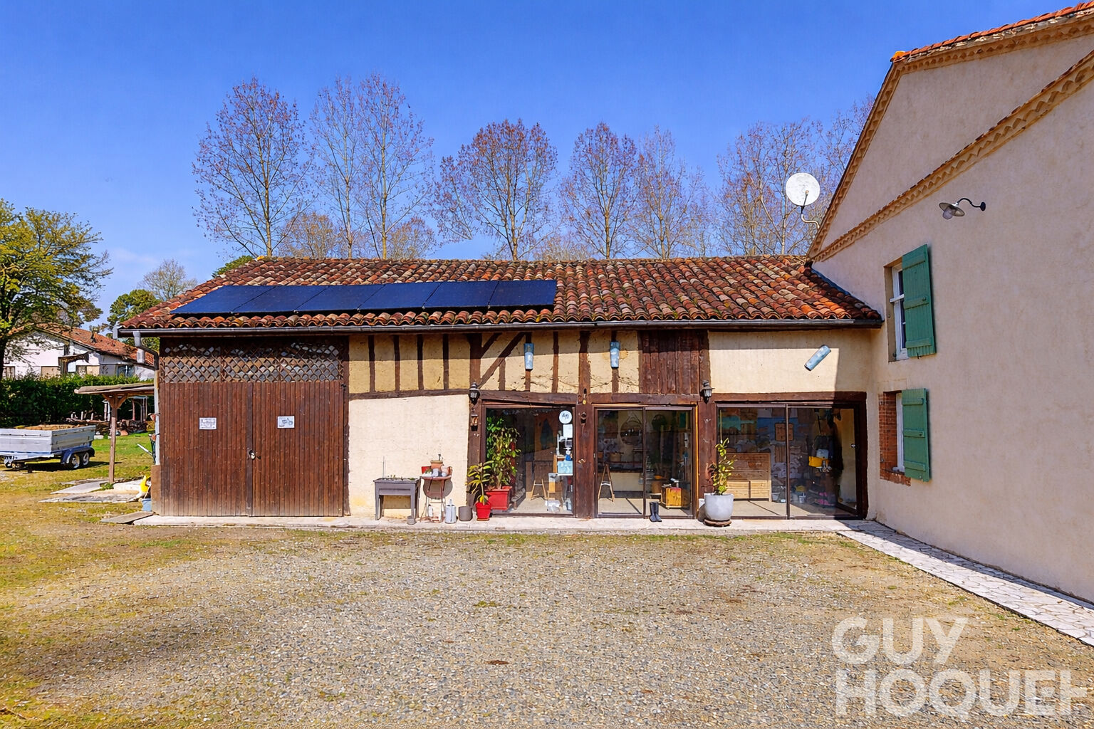 Maison de caractère en pierres apparentes 158 m² avec piscine et dépendance