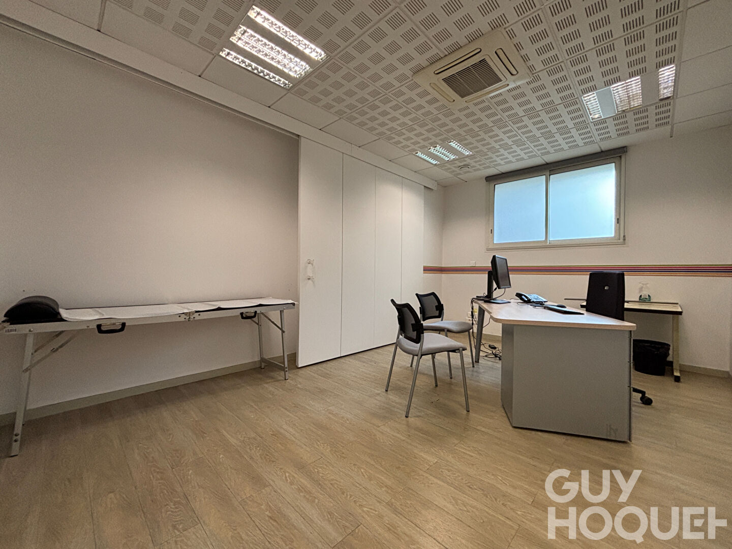 Local commercial de 185 m2 en plein centre ville d'Orthez.