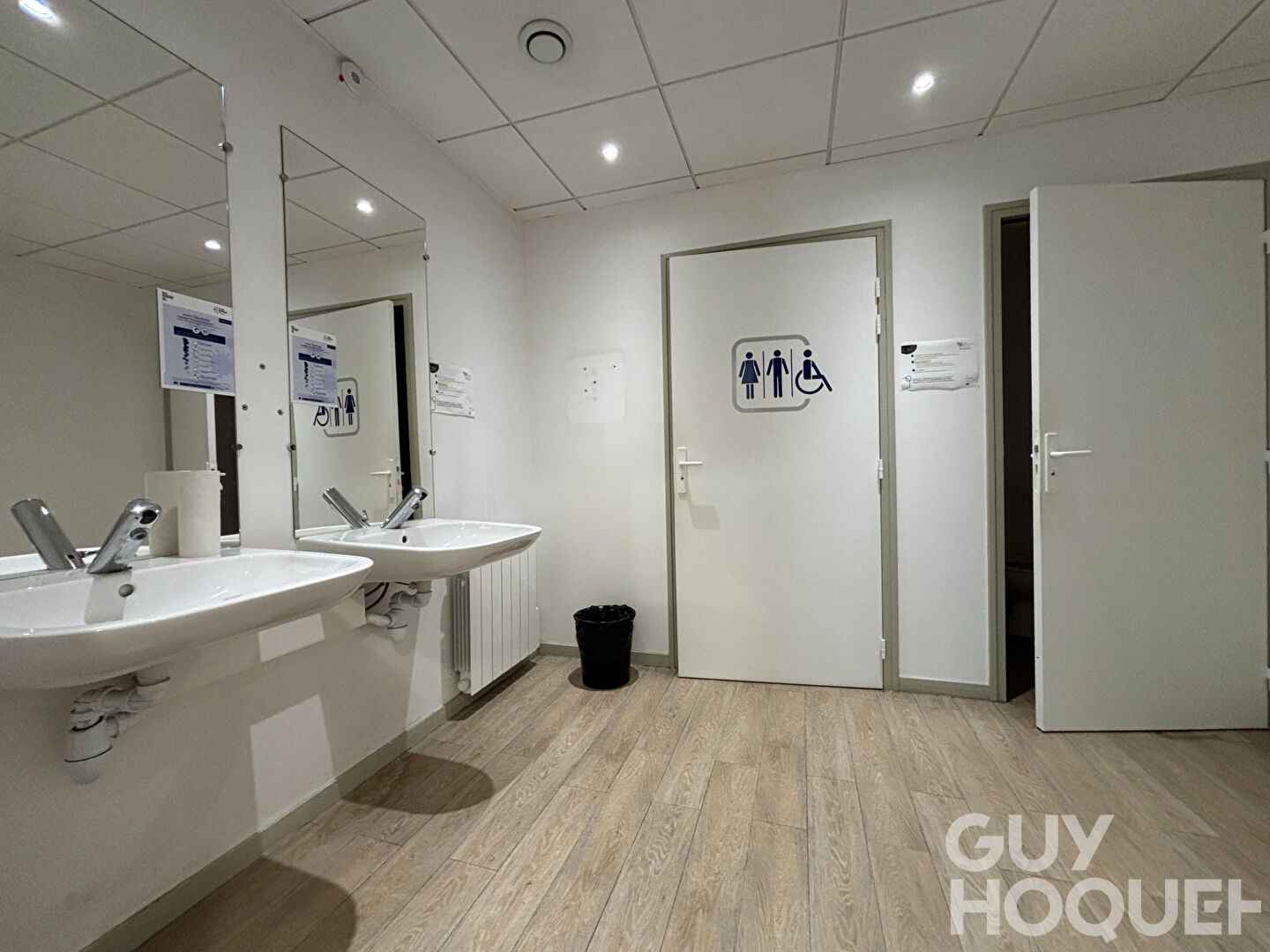 Local commercial de 185 m2 en plein centre ville d'Orthez.