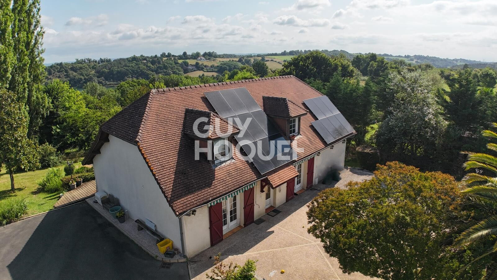 Maison d'Exception à Doazon (64) -5 pièces -173 m² habitables -Piscine - Terrain 4 490 m² - Panneaux Photovoltaïques