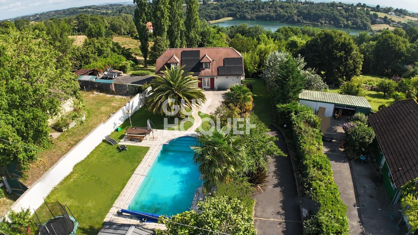 Maison d'Exception à Doazon (64) -5 pièces -173 m² habitables -Piscine - Terrain 4 490 m² - Panneaux Photovoltaïques