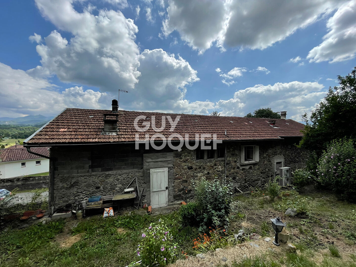 maison de village vue PYRENEES sur TUZAGUET