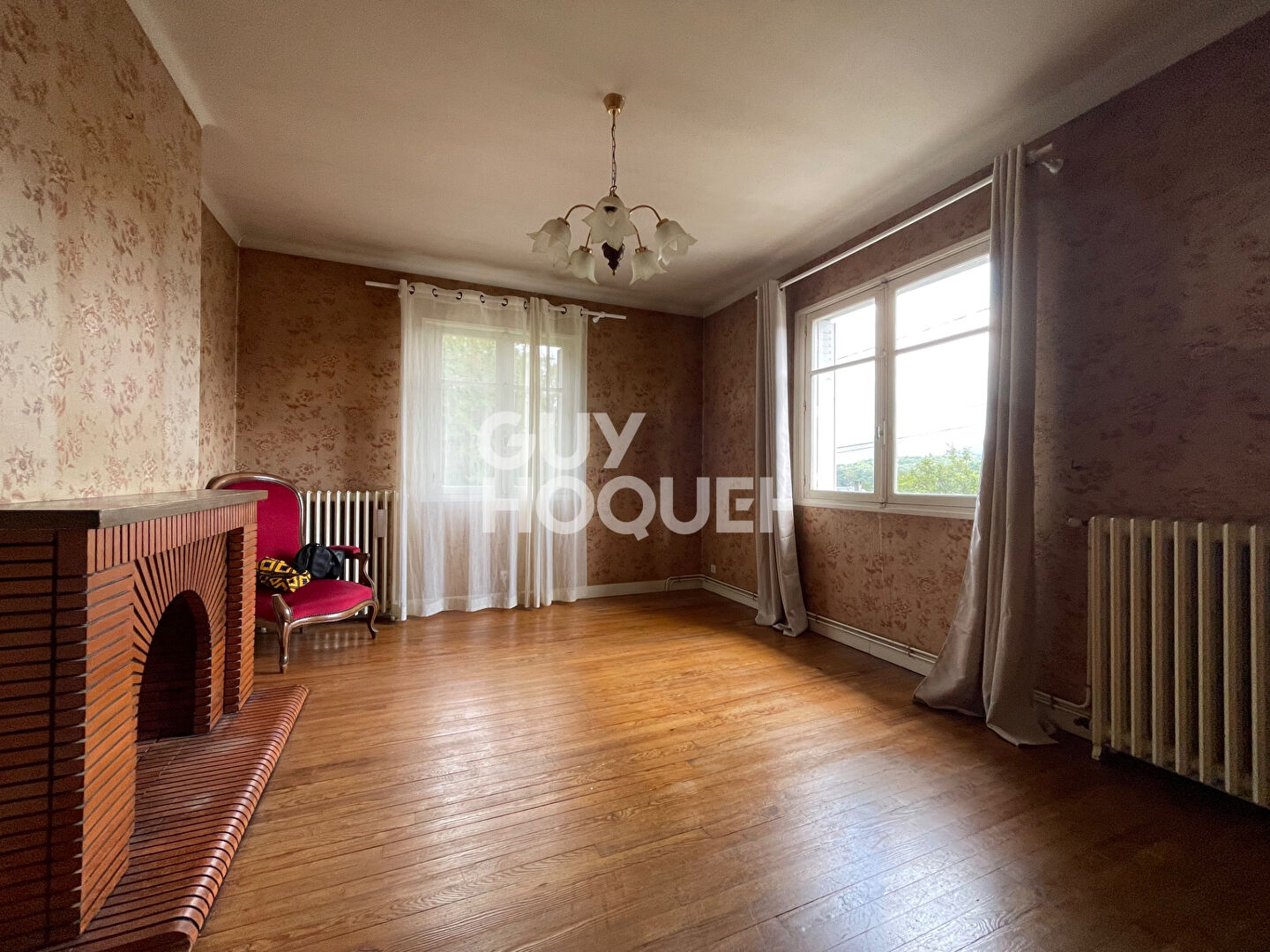 maison de village vue PYRENEES sur TUZAGUET