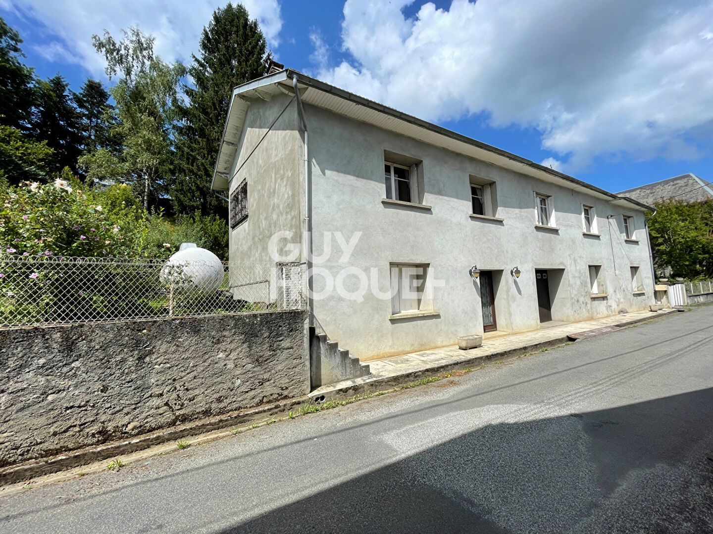 maison de village vue PYRENEES sur TUZAGUET