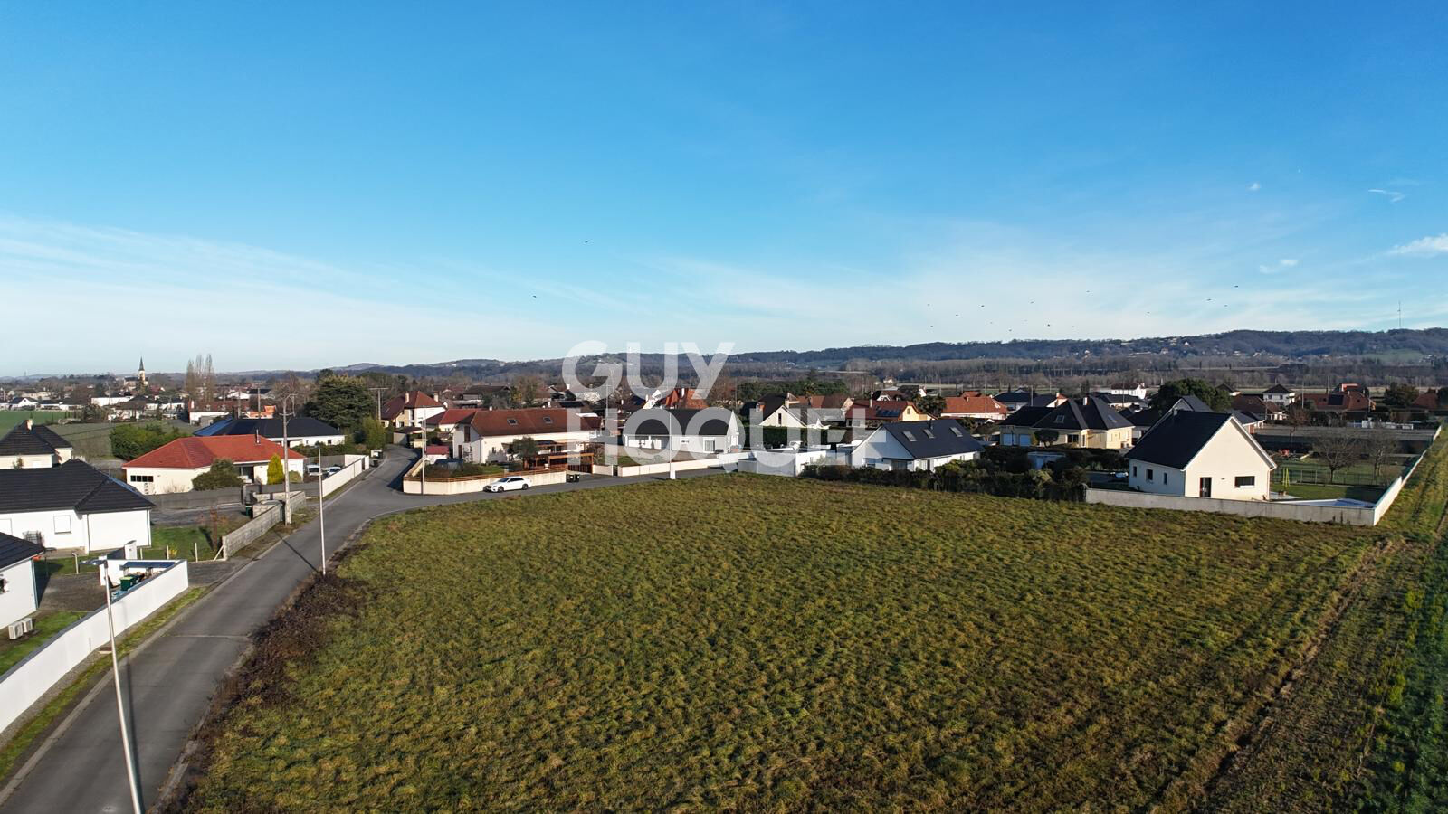 Terrain plat viabilisé avec vue sur les Pyrénées à Labastide-Cézéracq