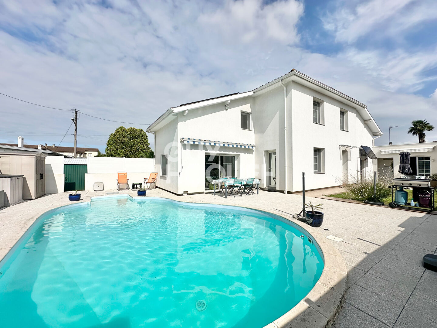 Maison Orthez 162.39 m² avec piscine et dépendance