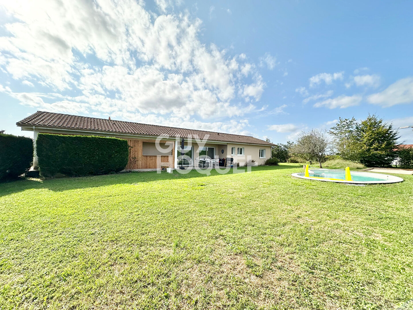 Maison de plain pied proche d'HAGETMAU de 111 m² avec piscine
