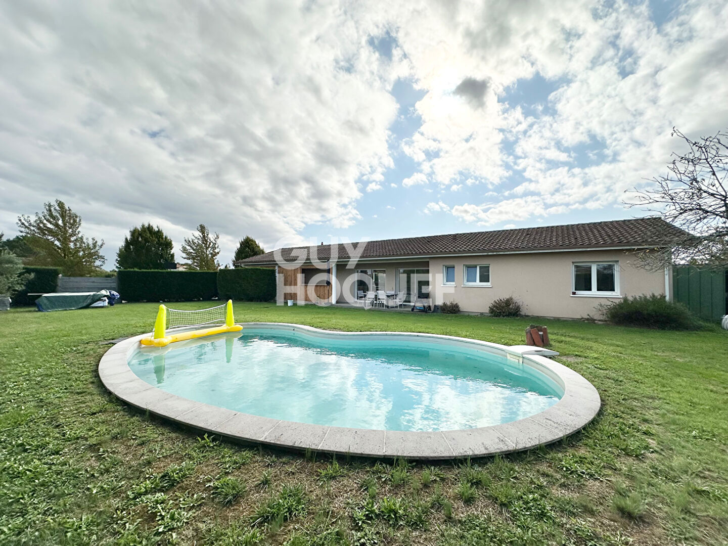 Maison de plain pied proche d'HAGETMAU de 111 m² avec piscine