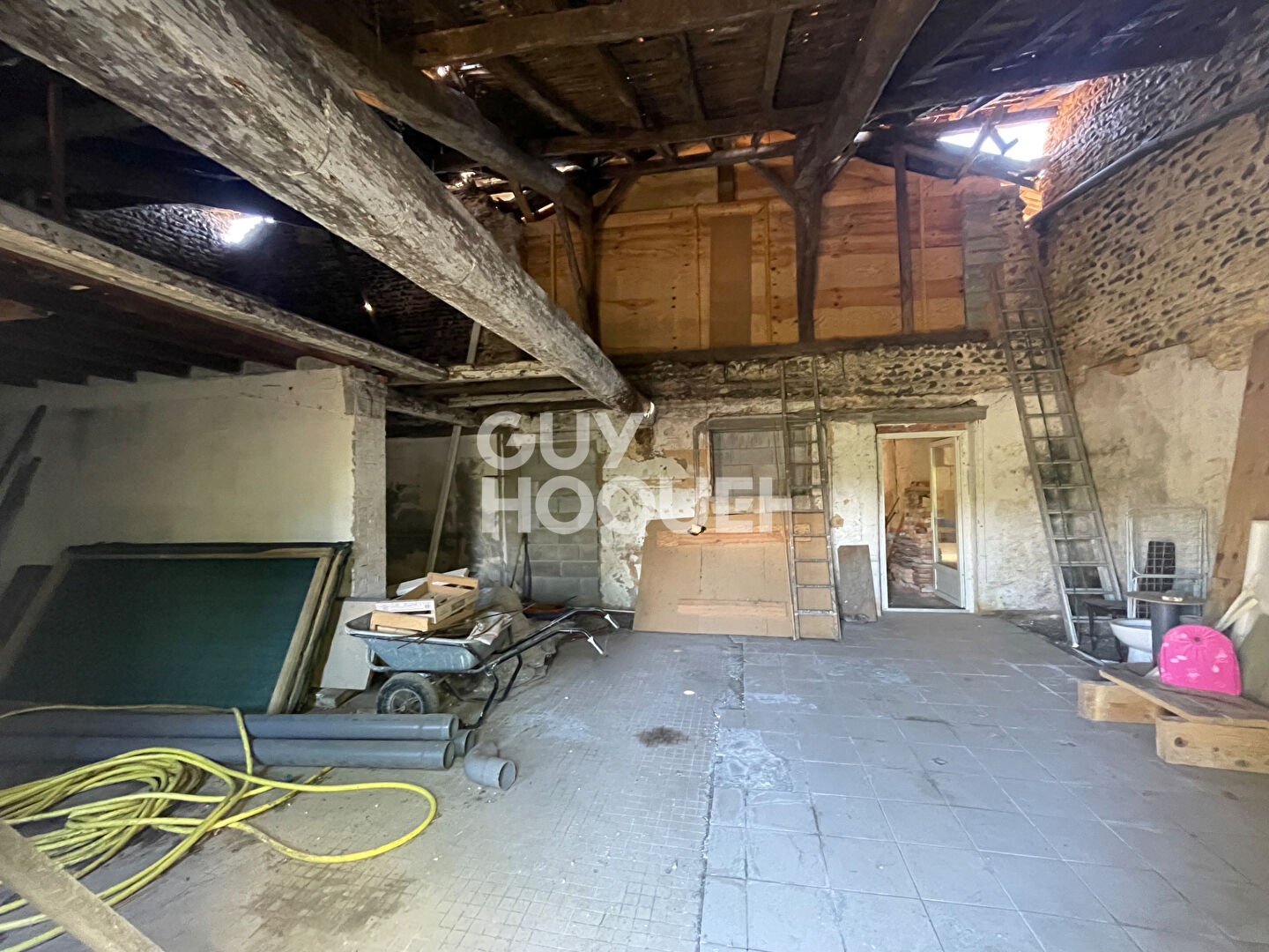 Dépendance et plateau à rénover sur SAULT DE NAVAILLES