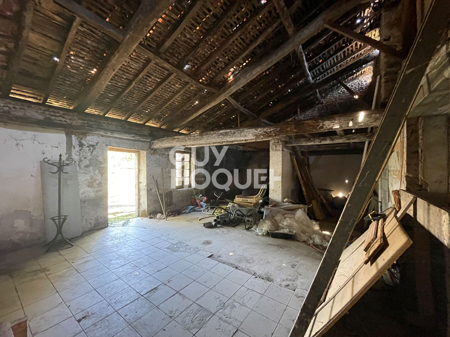 Dépendance et plateau à rénover sur SAULT DE NAVAILLES