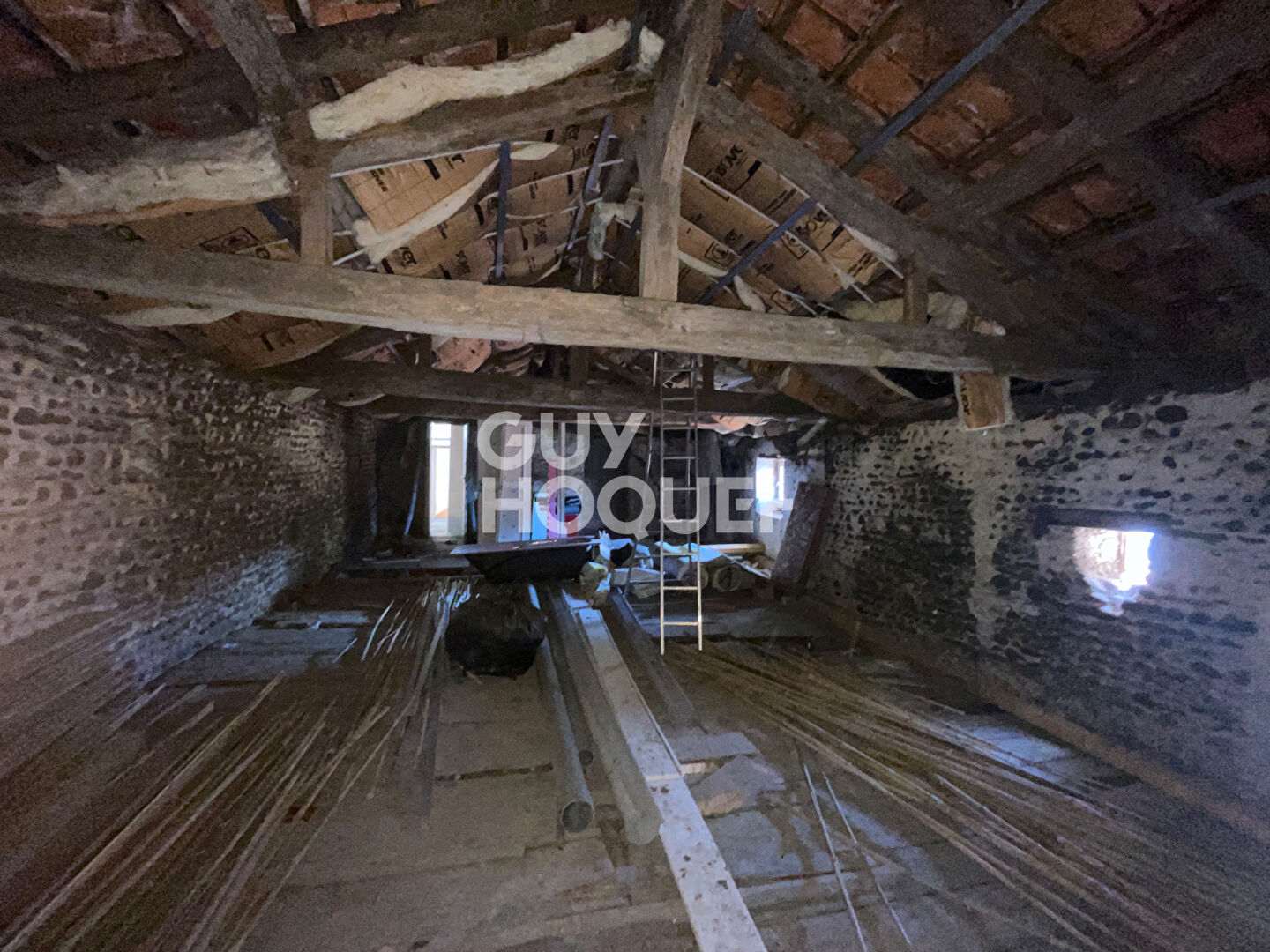 Dépendance et plateau à rénover sur SAULT DE NAVAILLES