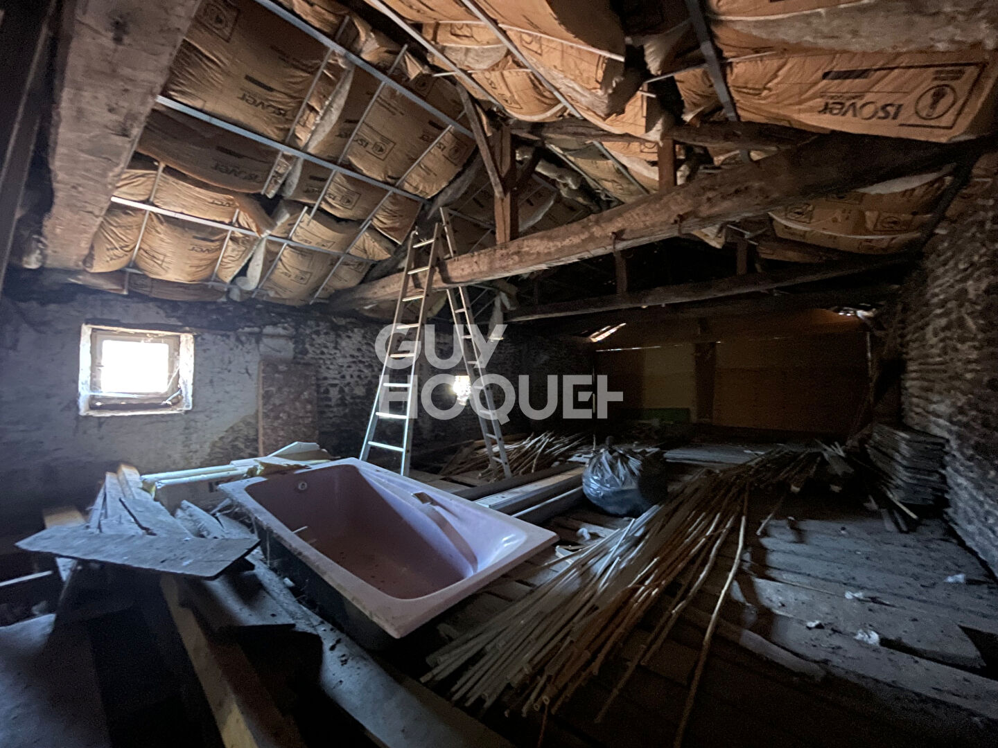 Dépendance et plateau à rénover sur SAULT DE NAVAILLES