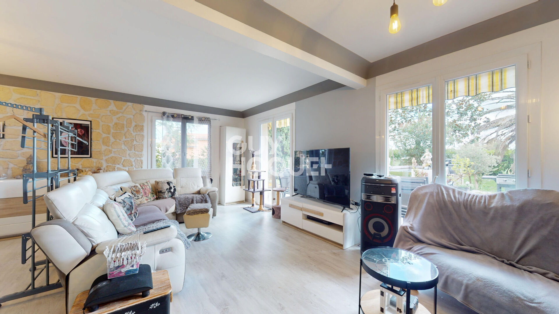 Propriété 258 m² avec piscine, 1.1 ha de terrain et hangar proche Hagetmau