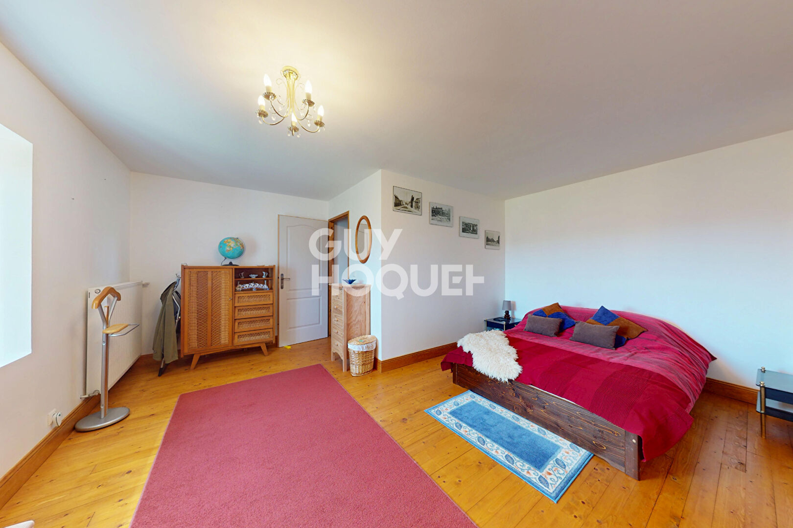 Propriété de charme en pierres apparentes de 273 m² avec dépendances et vue dominante