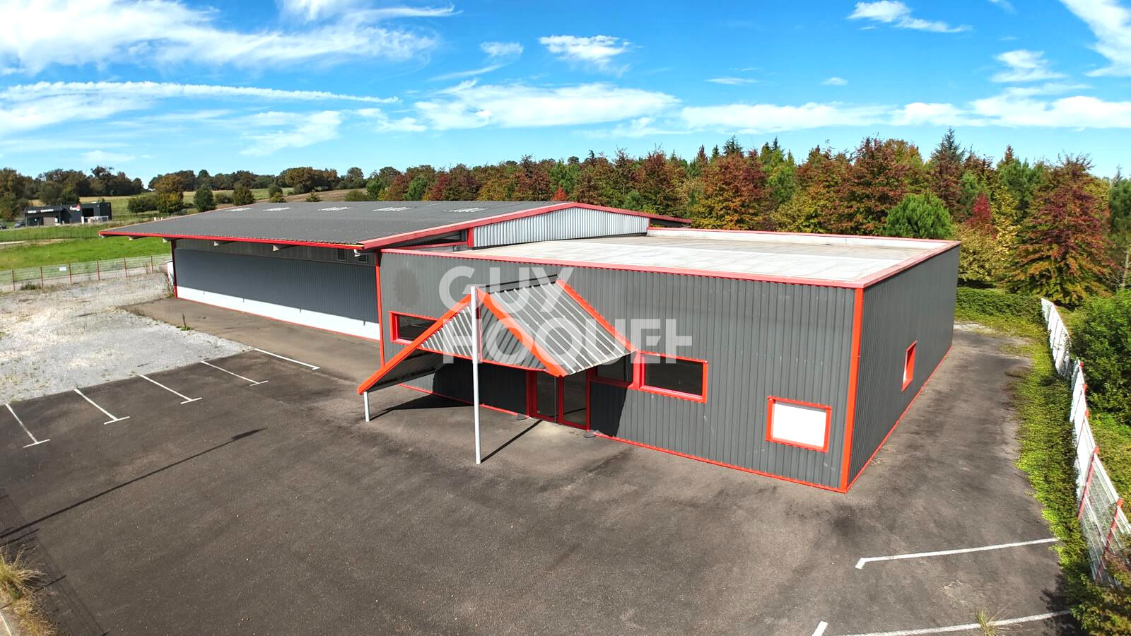 A VENDRE A HAGETMAU: Local industriel et commercial 633 m² avec emplacement stratégique