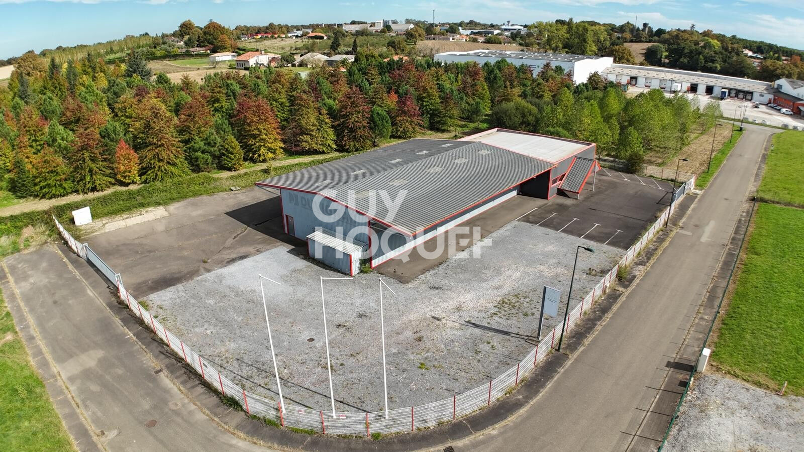 A VENDRE A HAGETMAU: Local industriel et commercial 633 m² avec emplacement stratégique