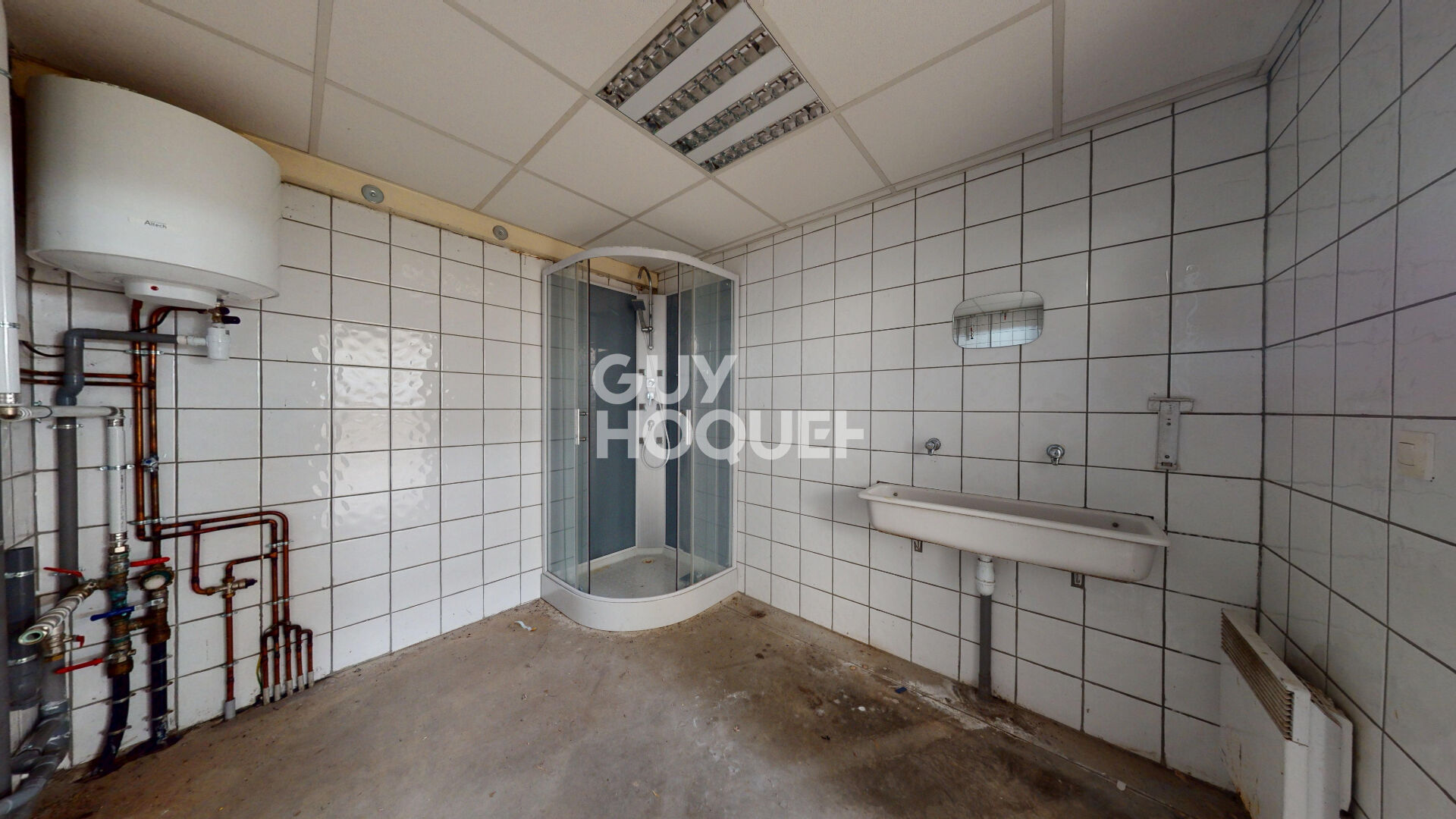 A VENDRE A HAGETMAU: Local industriel et commercial 633 m² avec emplacement stratégique