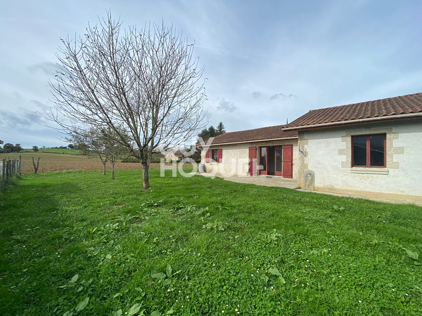 Maison Mitoyenne  plain-pied de 2010, 3 suites, grand garage, terrain 624m²