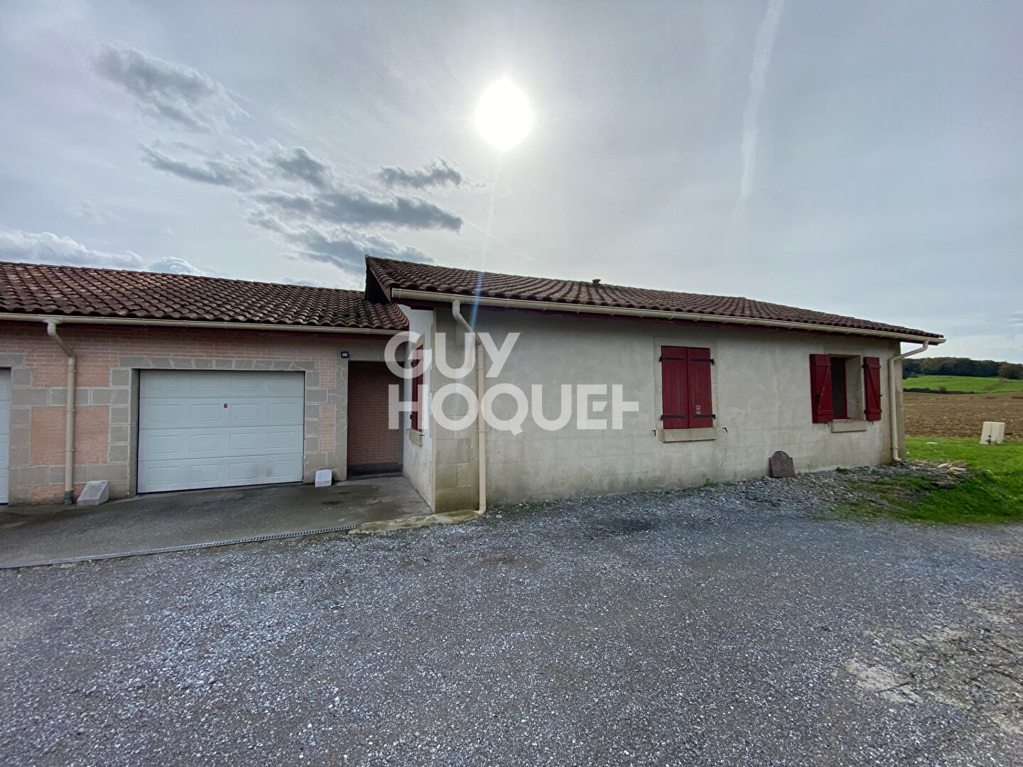 Maison Mitoyenne  plain-pied de 2010, 3 suites, grand garage, terrain 624m²