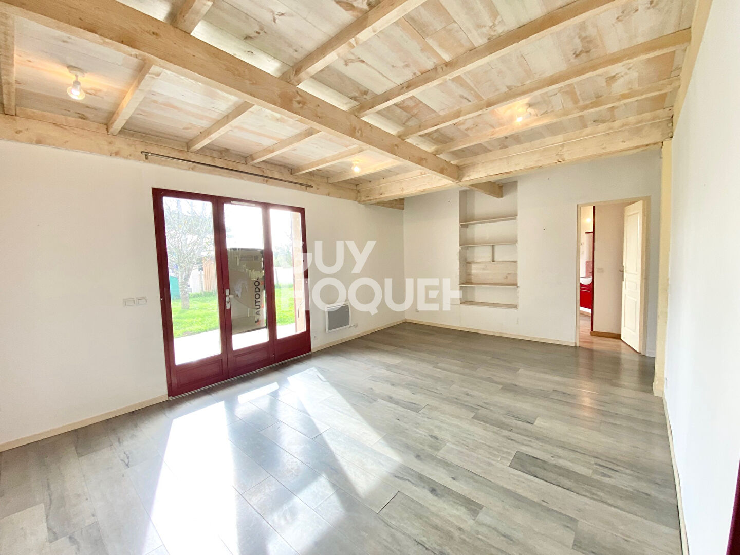 Maison Mitoyenne  plain-pied de 2010, 3 suites, grand garage, terrain 624m²