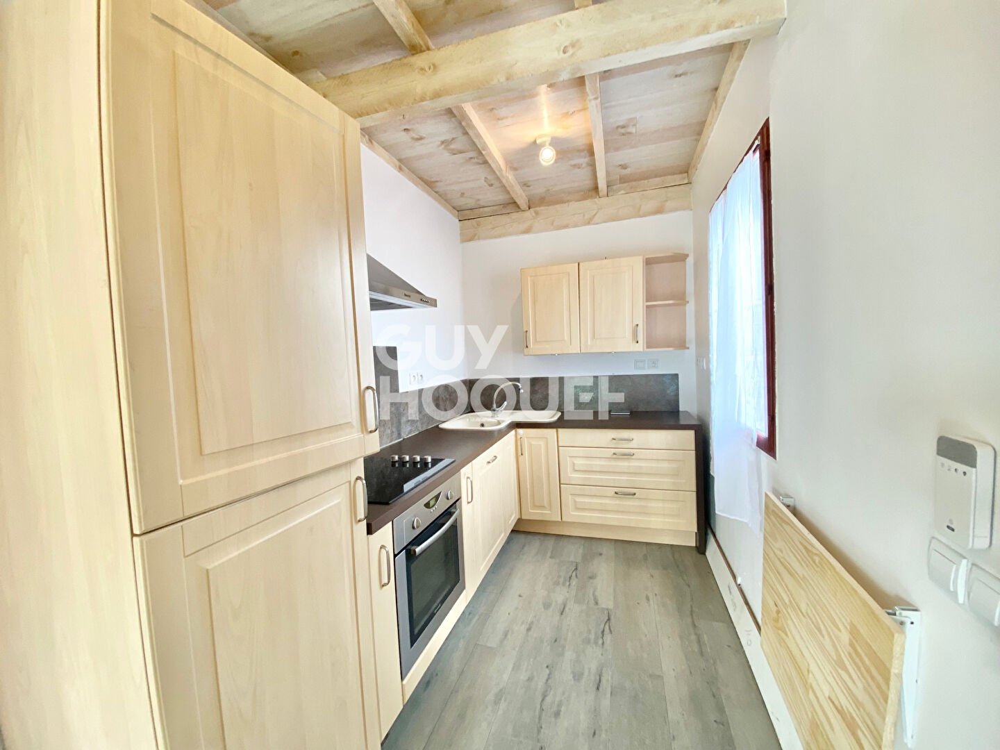 Maison Mitoyenne  plain-pied de 2010, 3 suites, grand garage, terrain 624m²