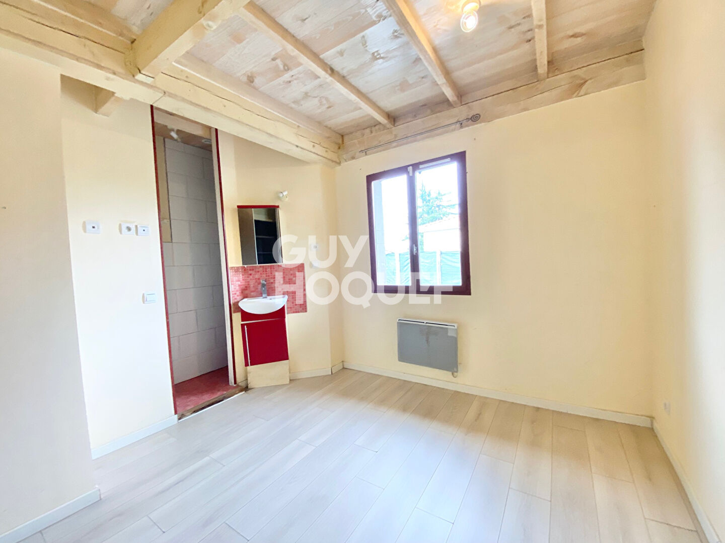 Maison Mitoyenne  plain-pied de 2010, 3 suites, grand garage, terrain 624m²