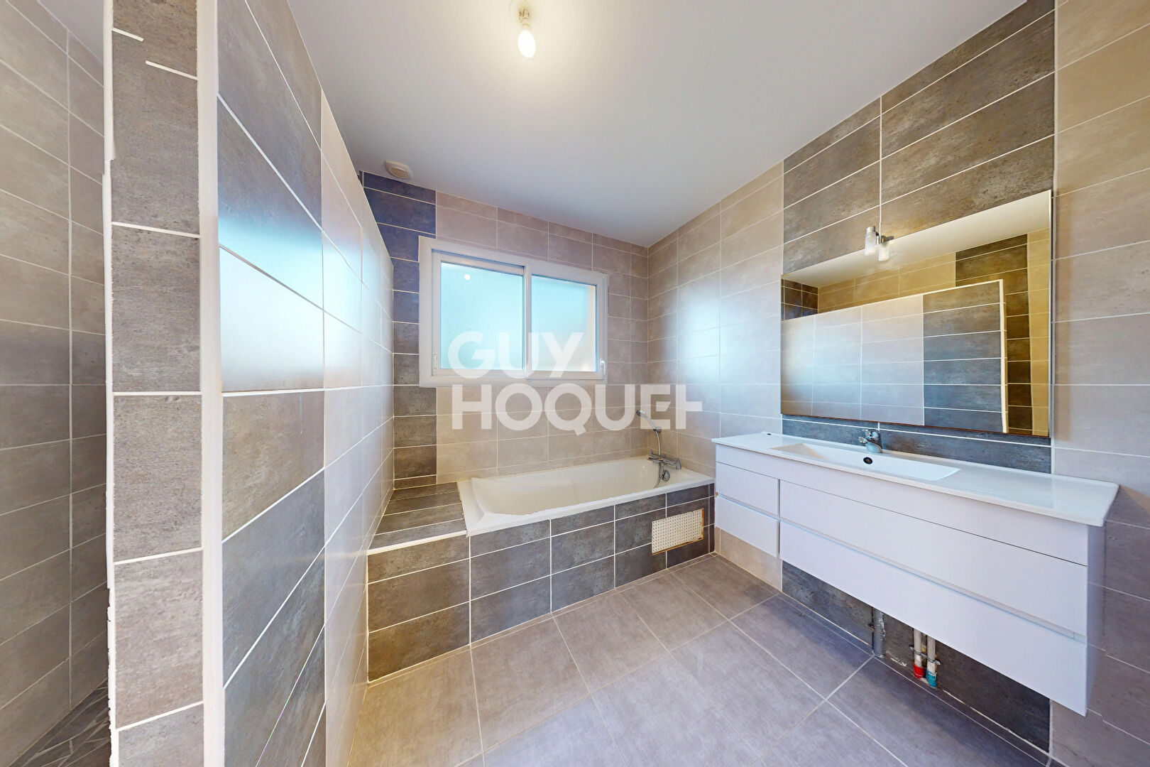 Maison contemporaine de plain-pied 129 m² avec jardin