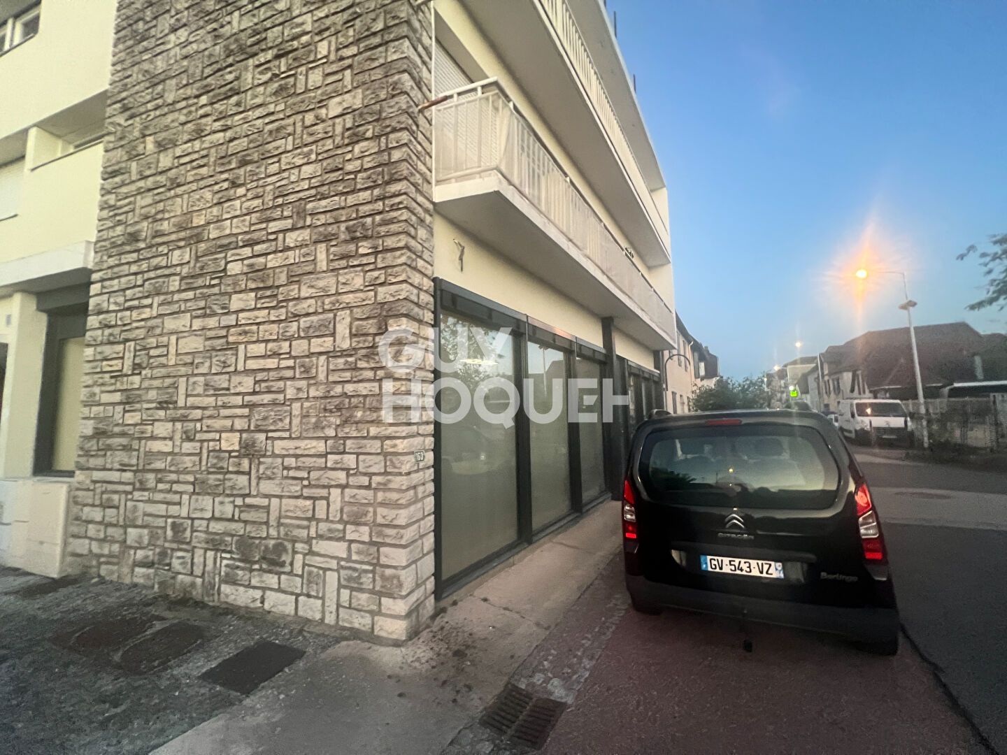 Local commercial plein  centre Artix