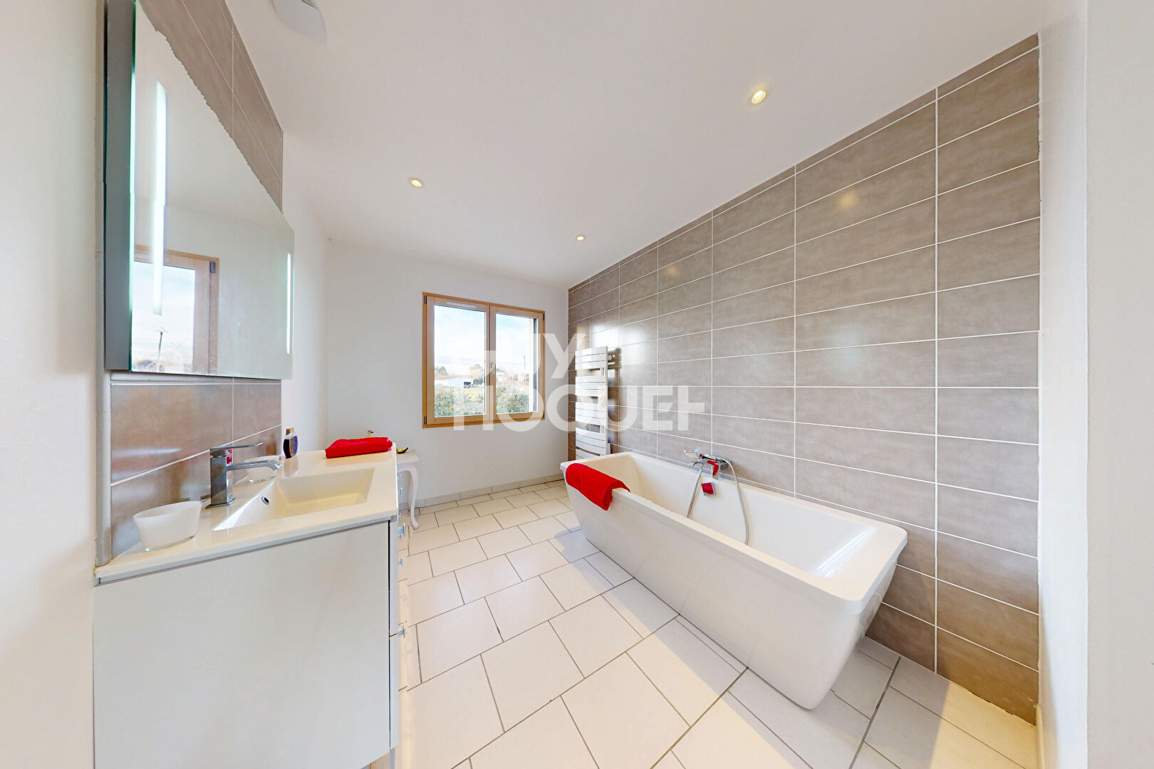 Élégante maison F3 de plain pied avec piscine et terrain clos